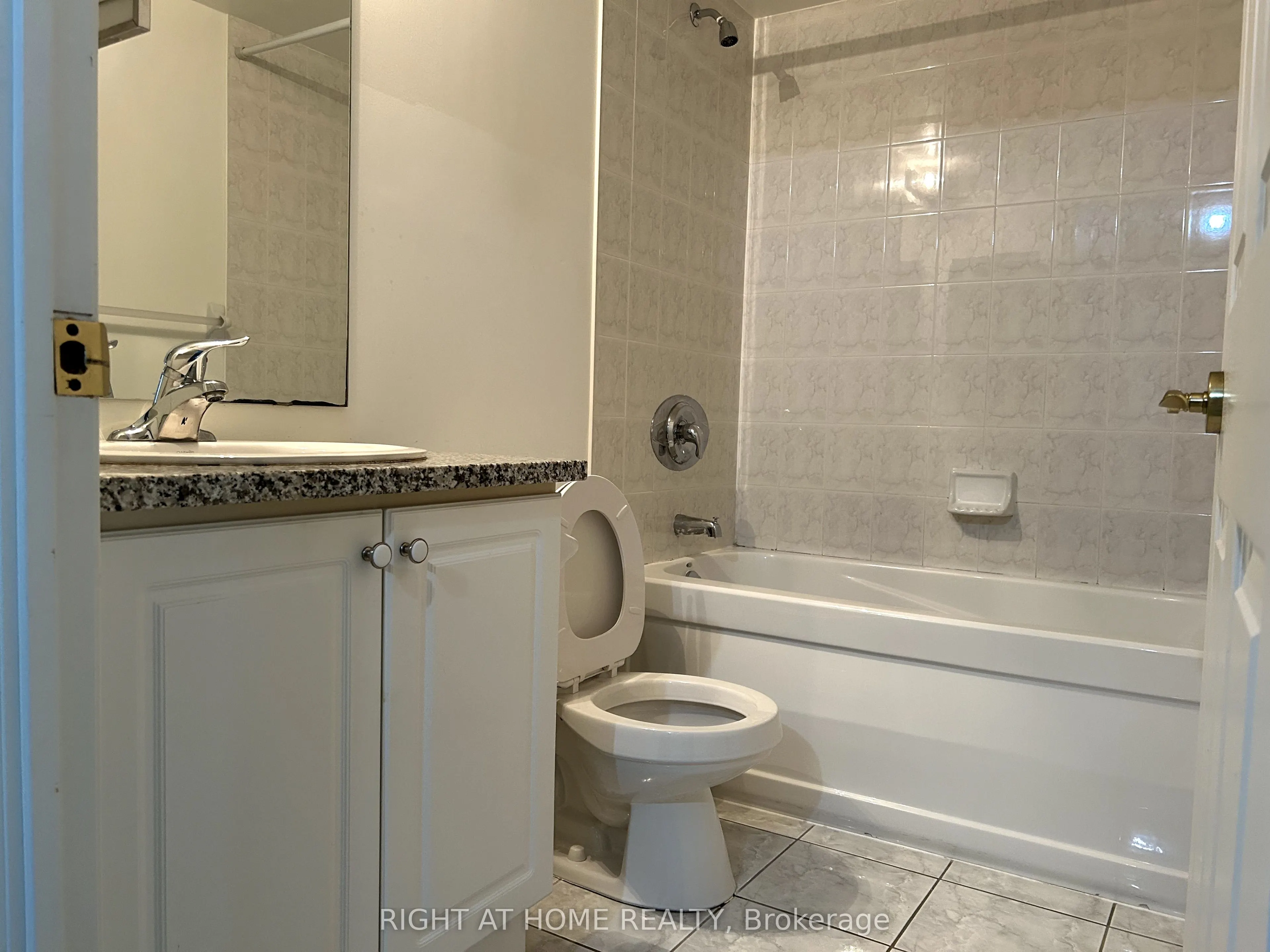 30 Grand Trunk Crescent, #1515