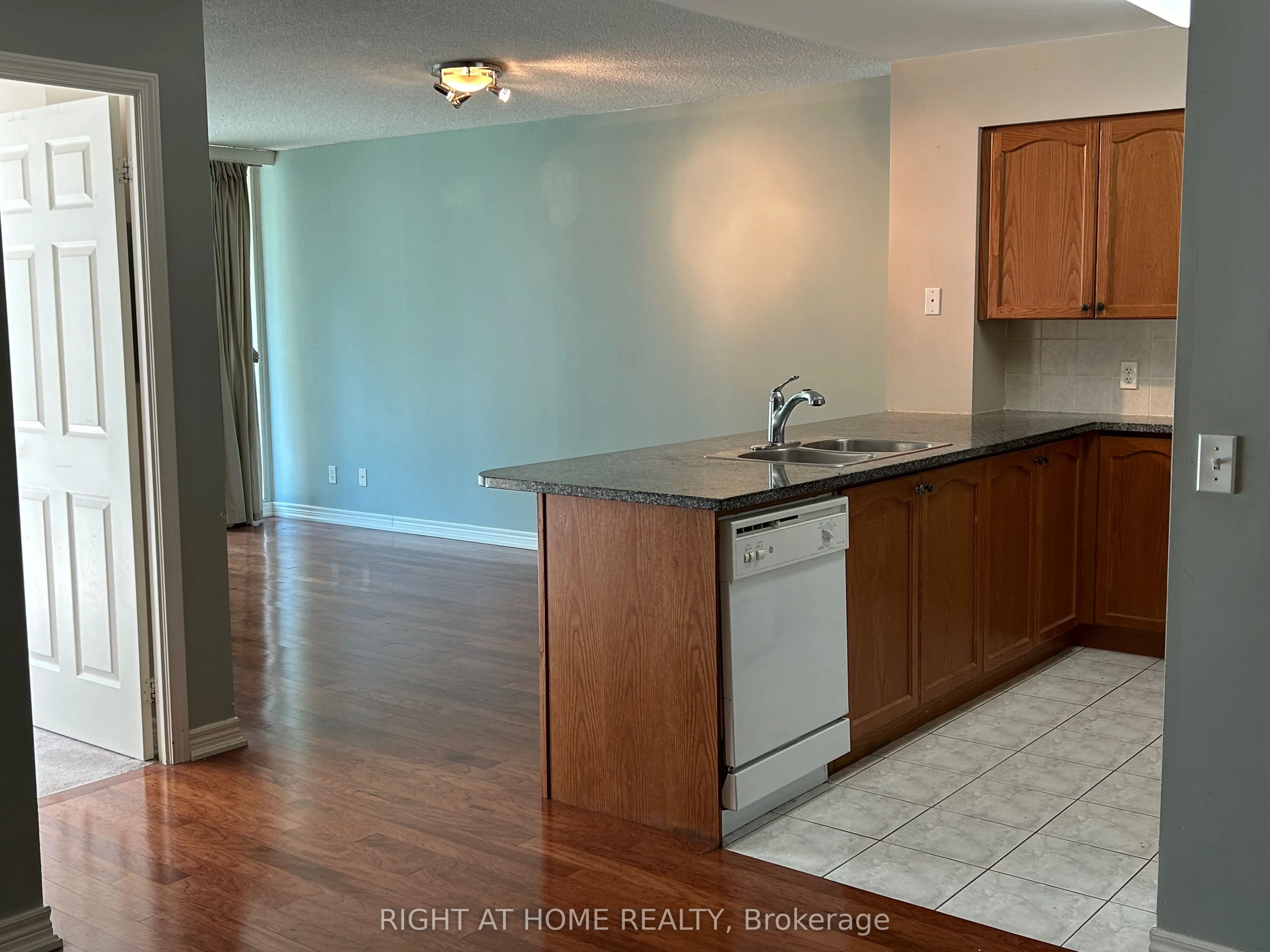 30 Grand Trunk Crescent, #1515