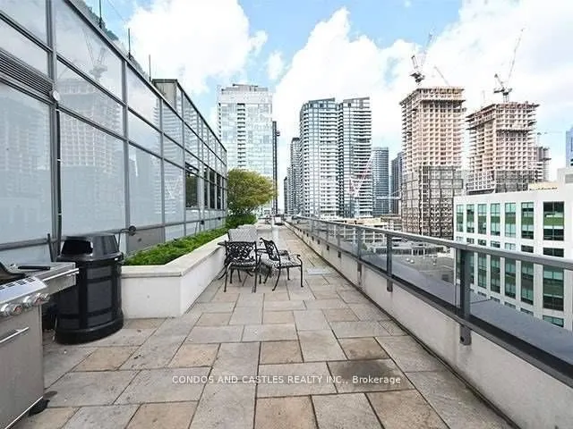 20 Blue Jays Way, #719