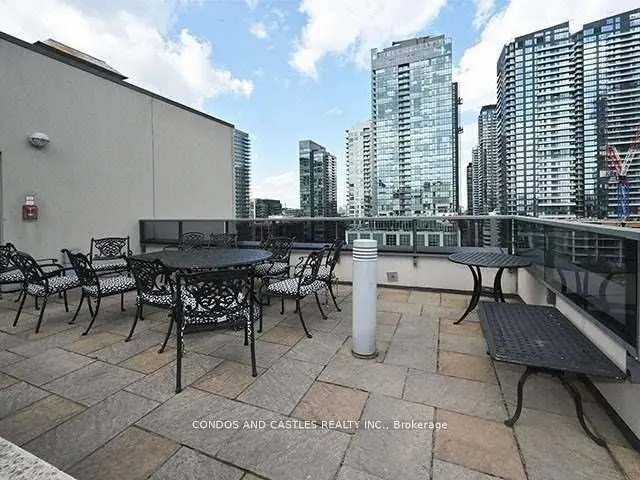 20 Blue Jays Way, #719