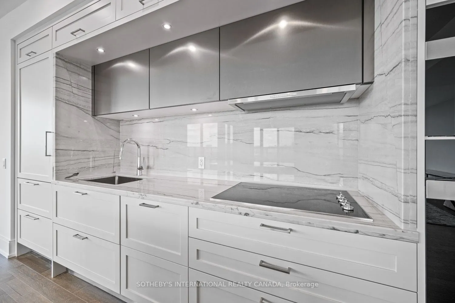 30 Inn on the Park Drive, #1109