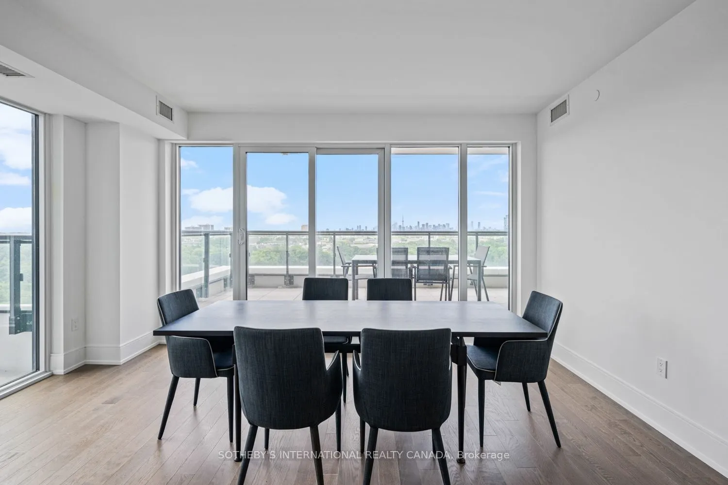 30 Inn on the Park Drive, #1109