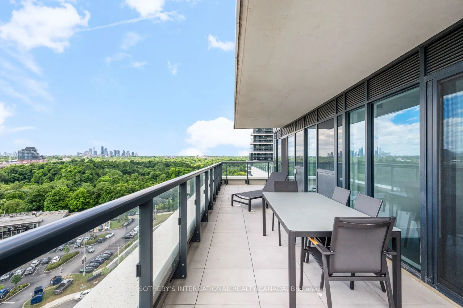 30 Inn on the Park Drive, #1109