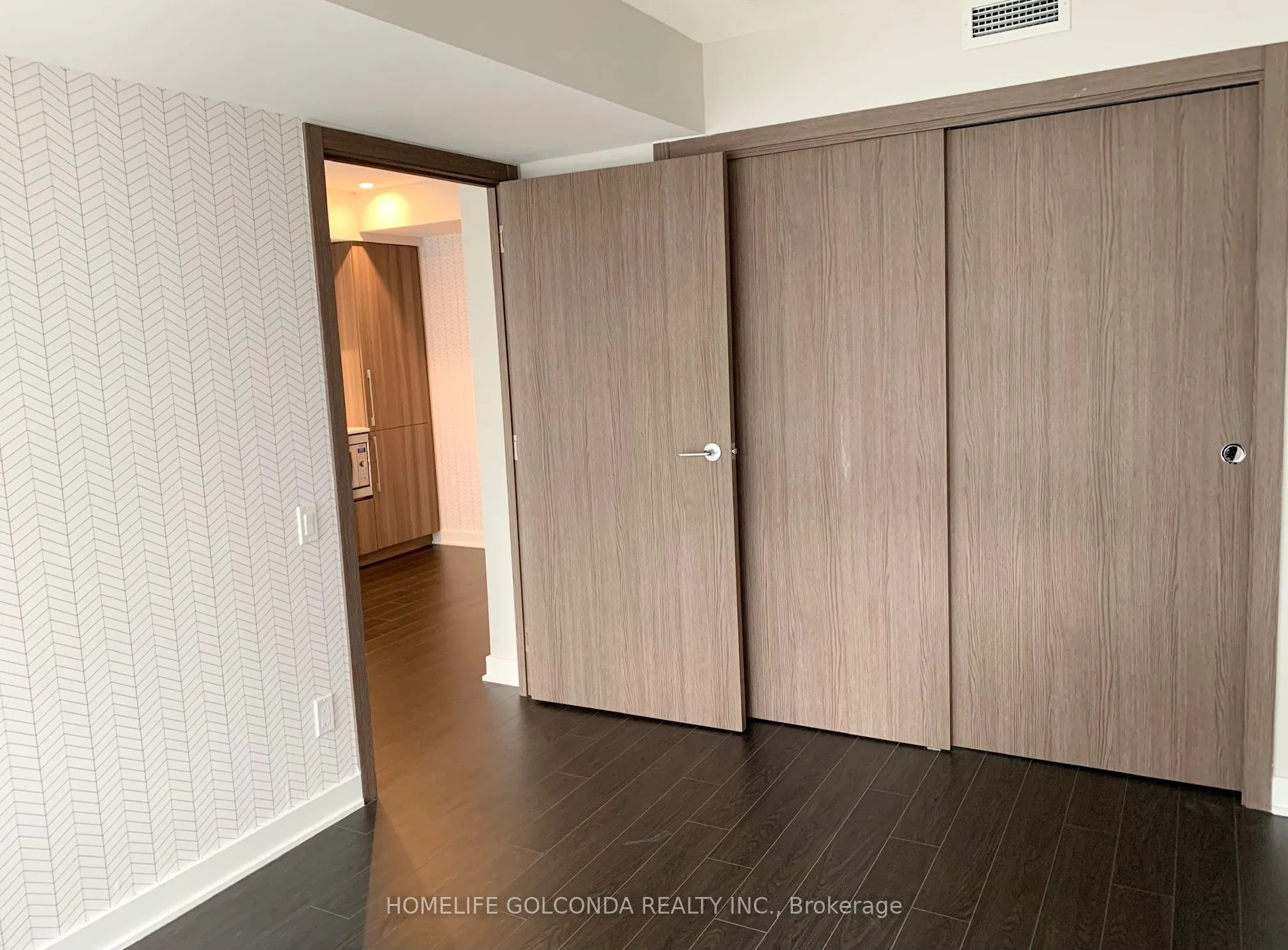 17 Bathurst Street