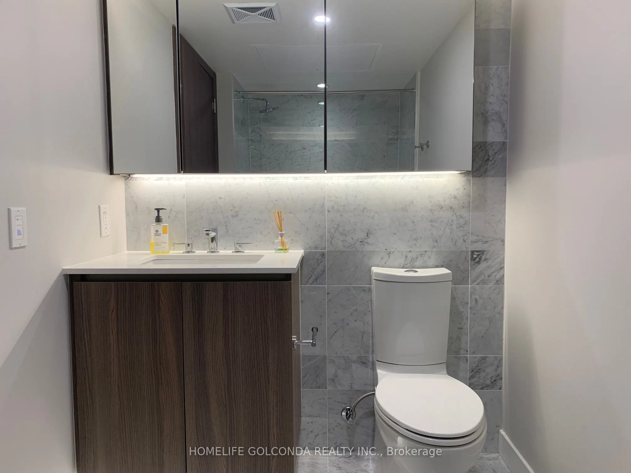 17 Bathurst Street