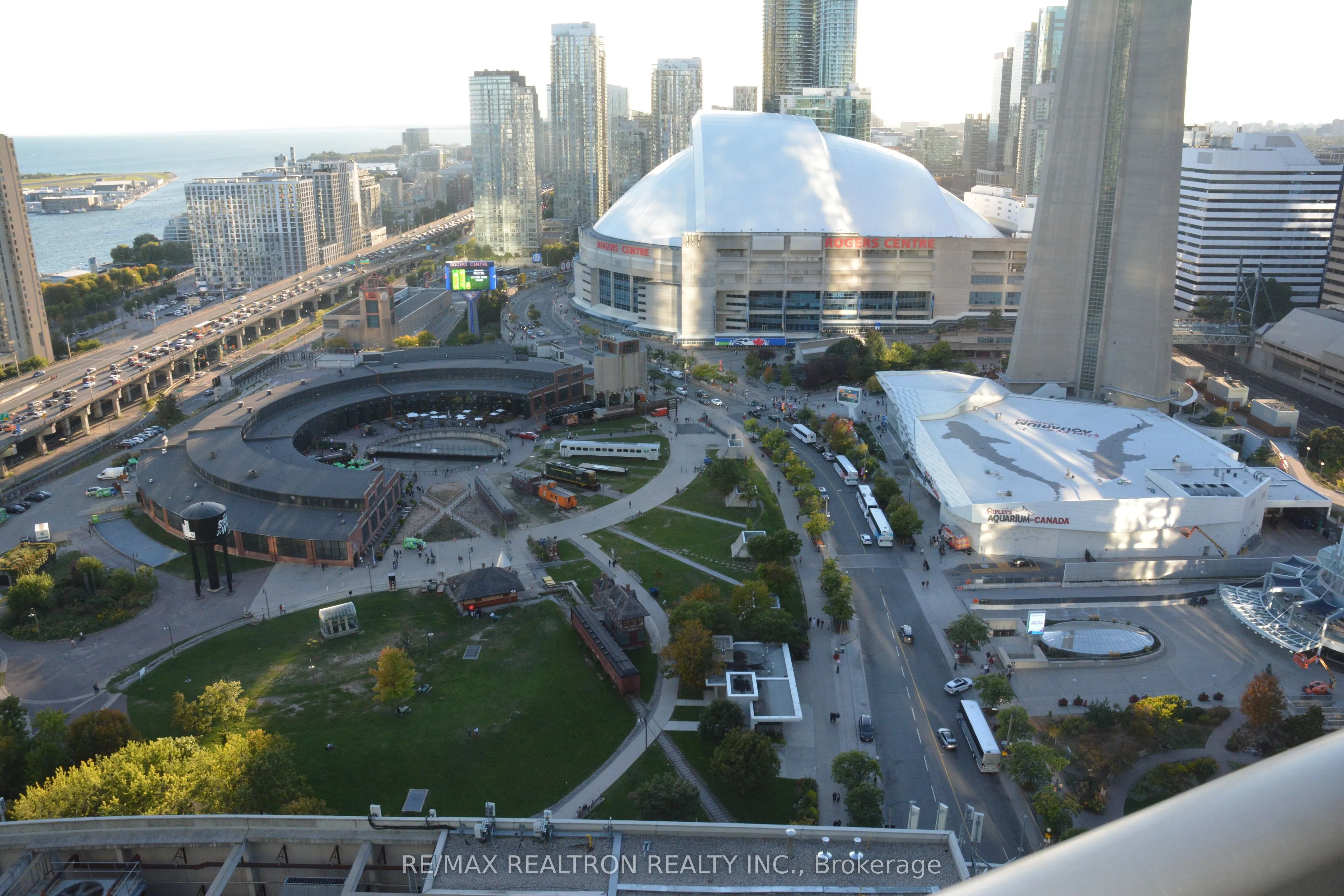 30 Grand Trunk Crescent, #3701