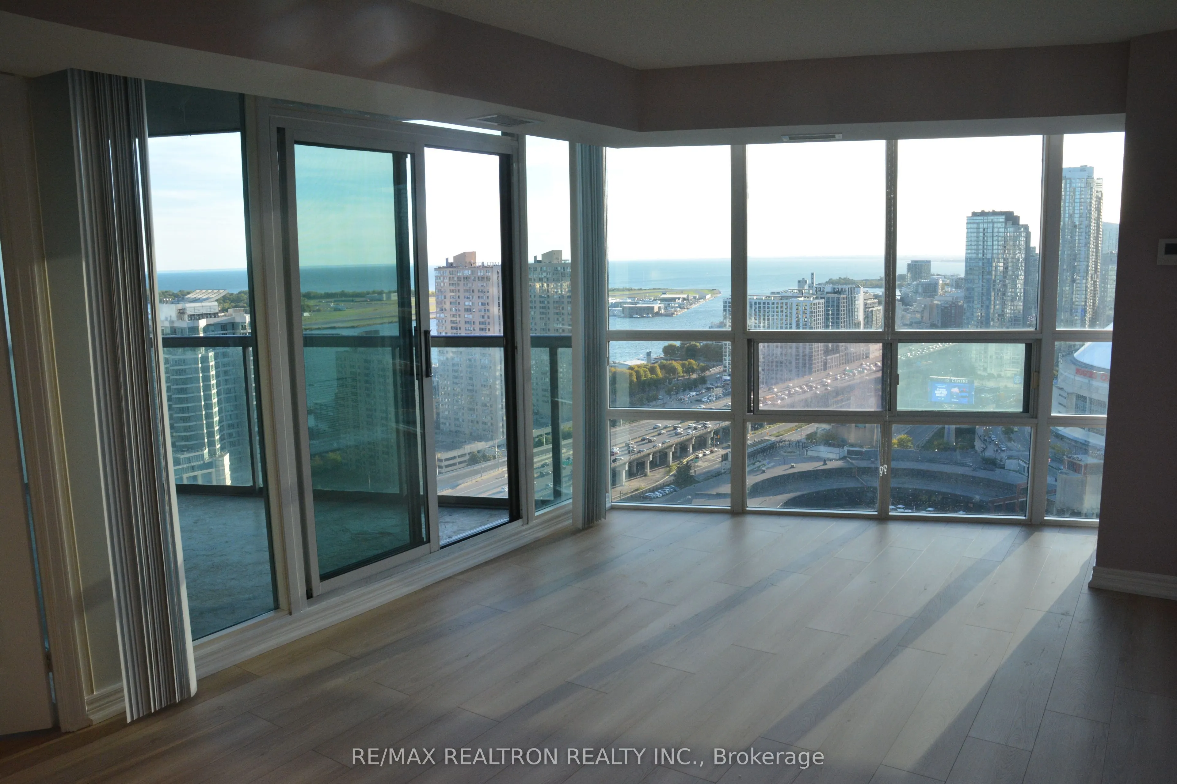 30 Grand Trunk Crescent, #3701