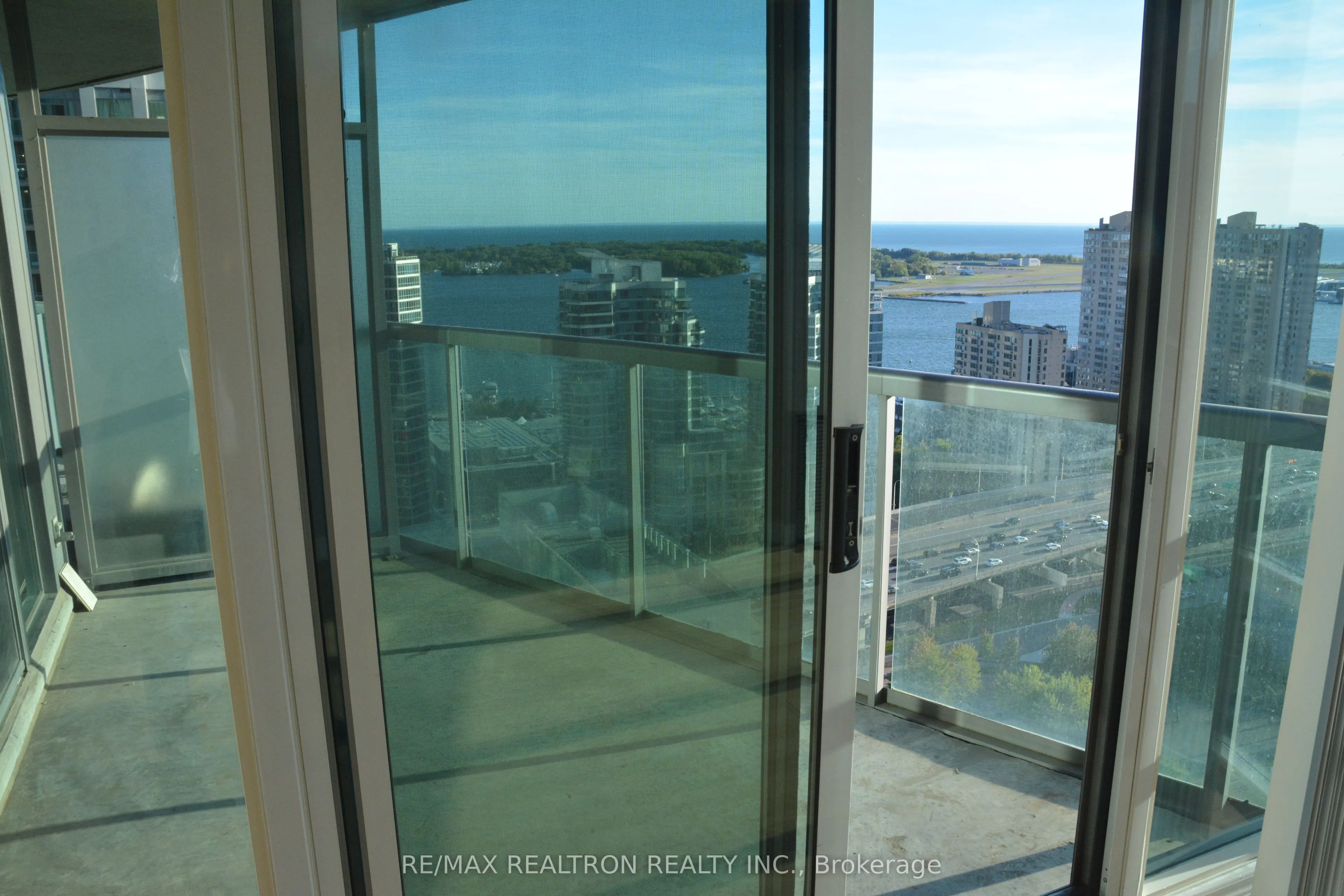 30 Grand Trunk Crescent, #3701