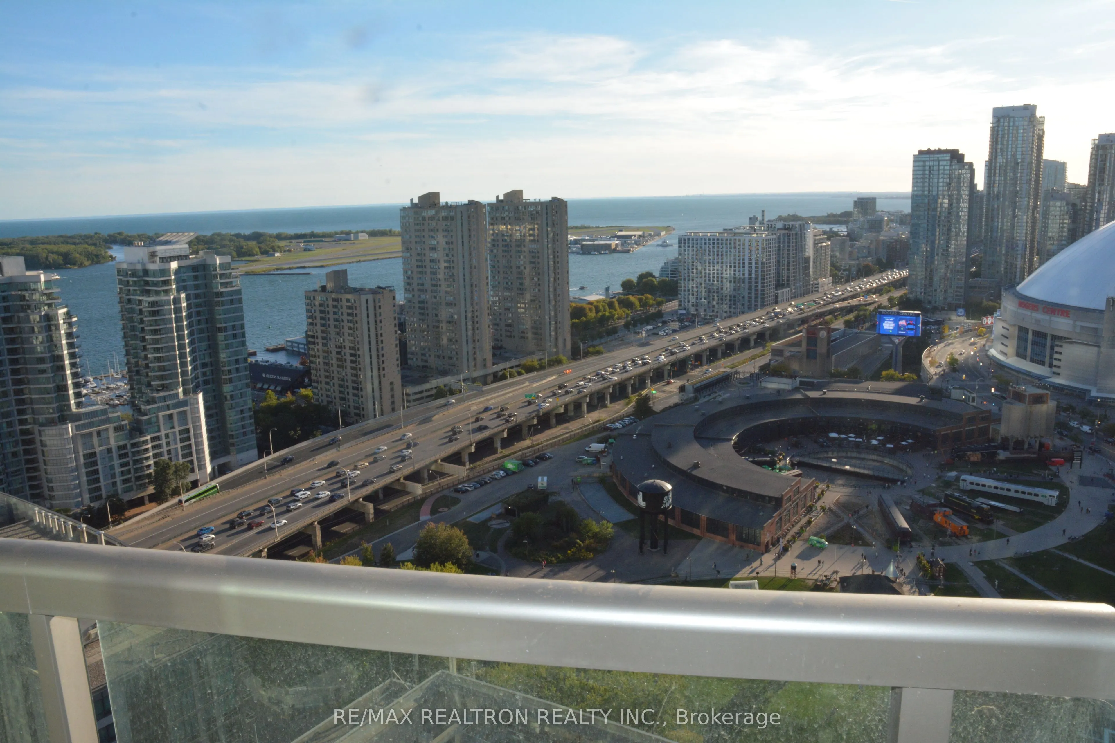 30 Grand Trunk Crescent, #3701