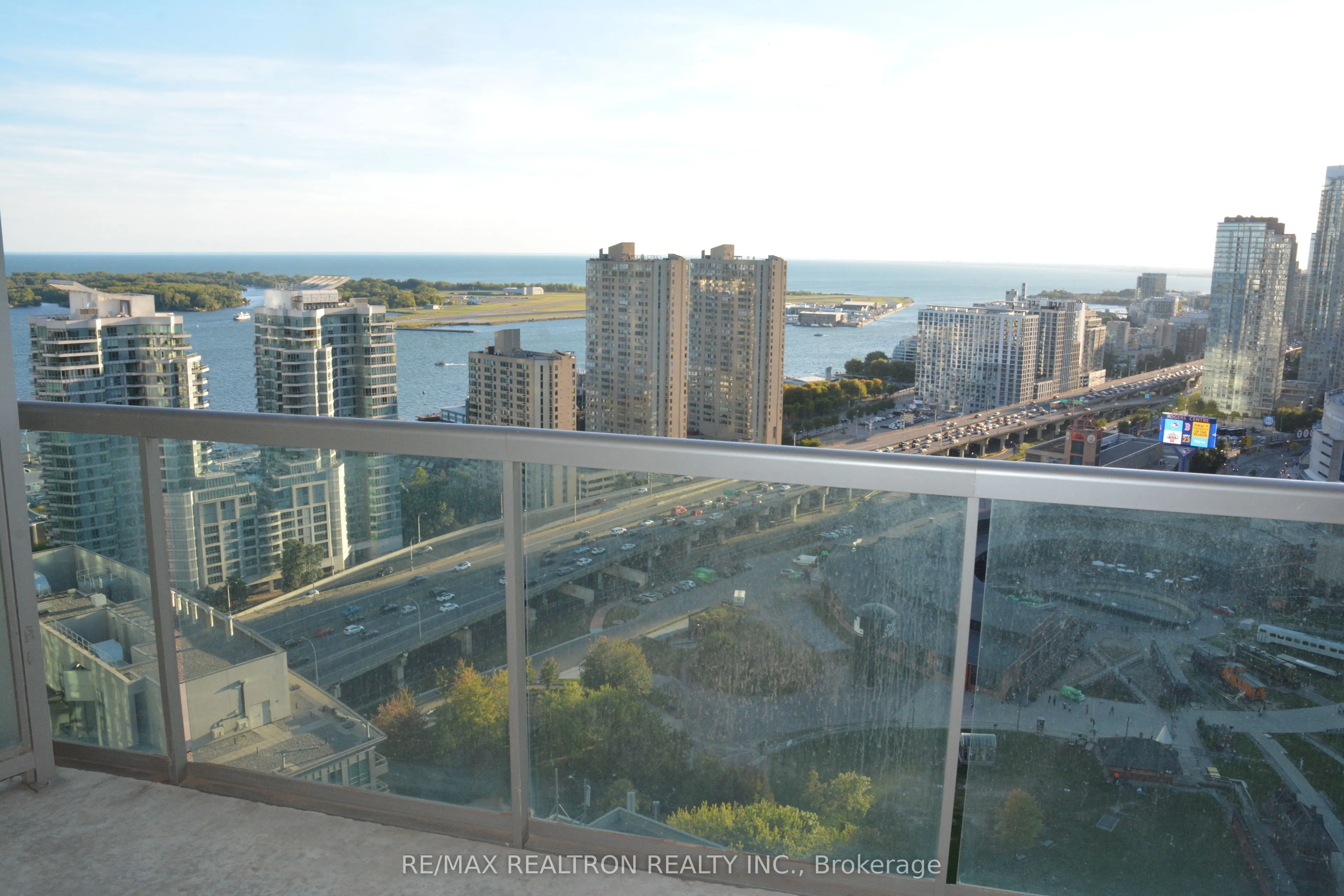 30 Grand Trunk Crescent, #3701