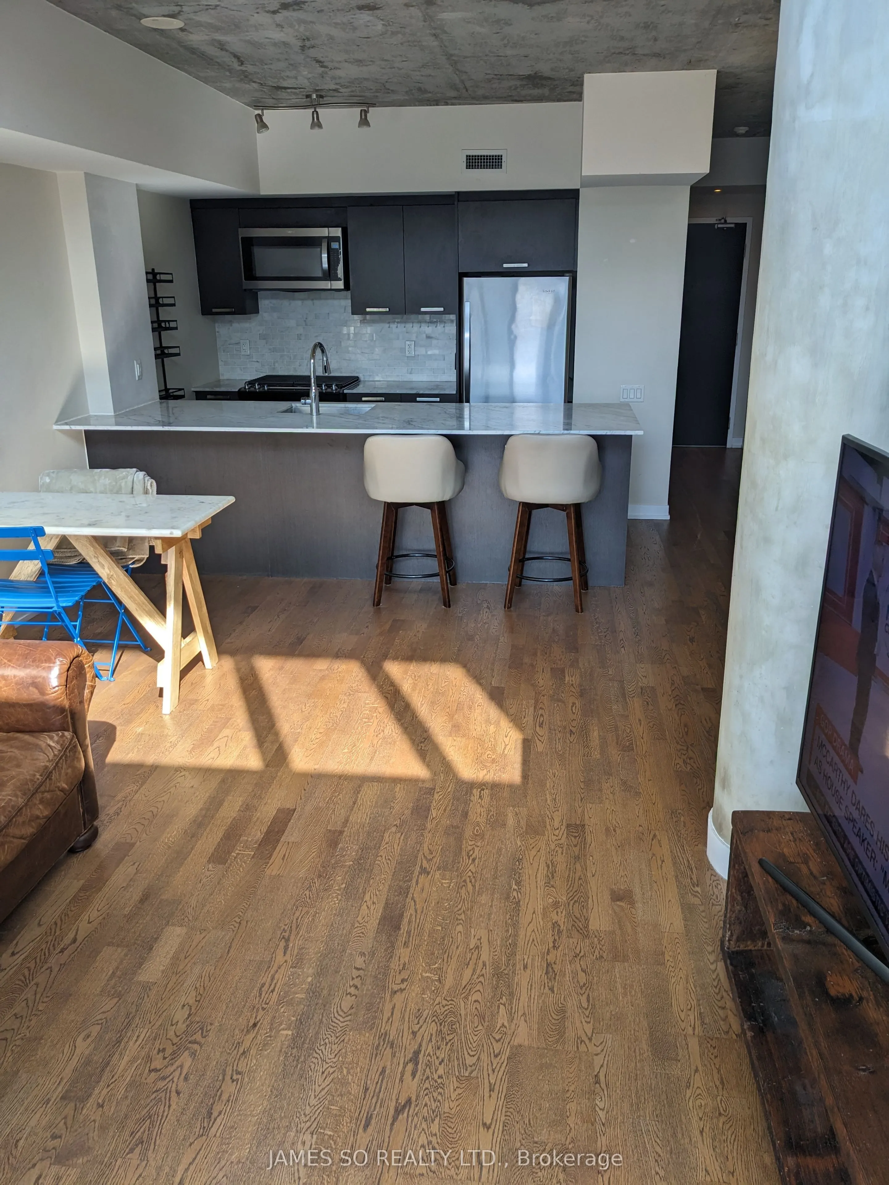 95 Bathurst Street, #723