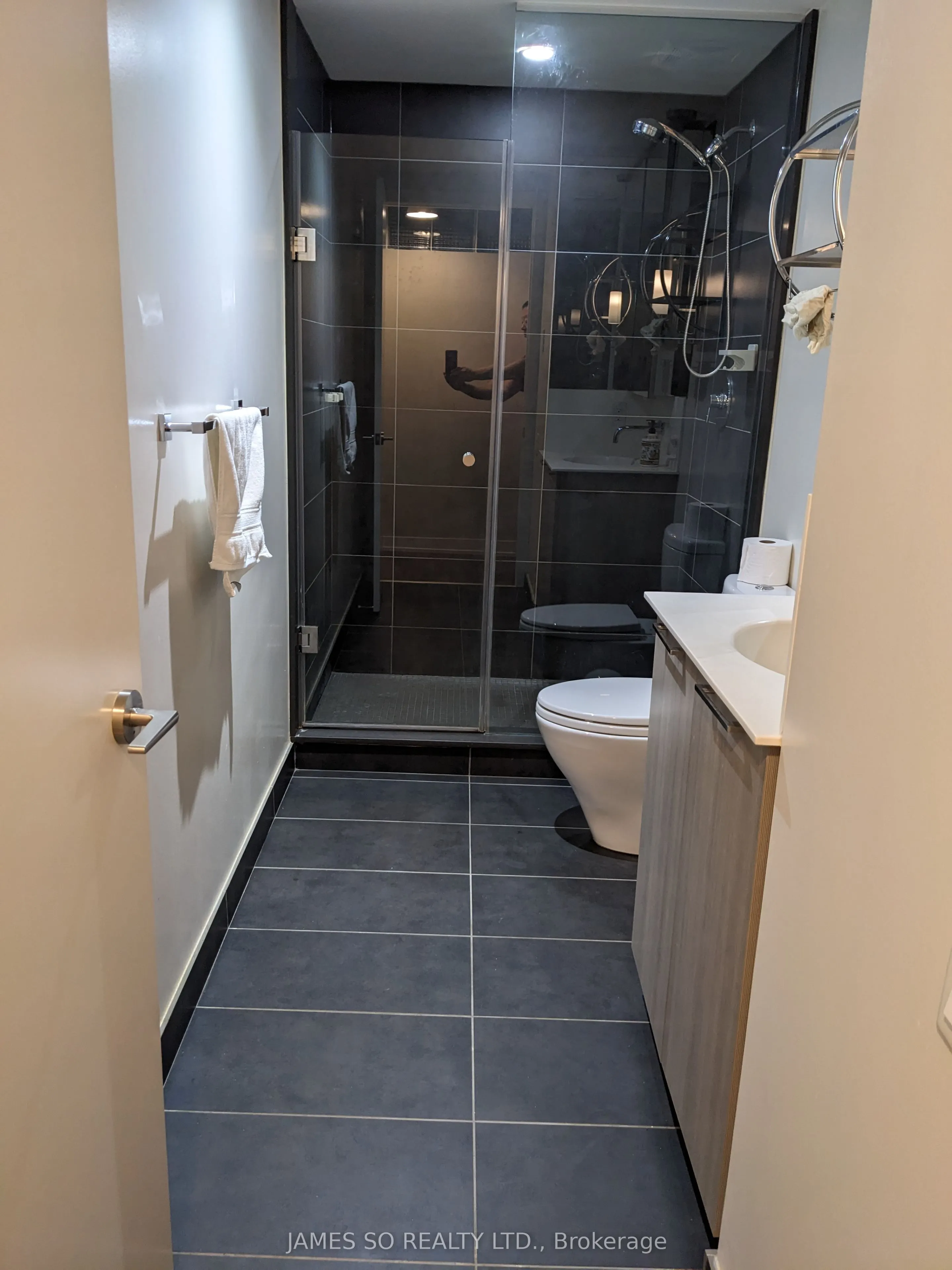 95 Bathurst Street, #723