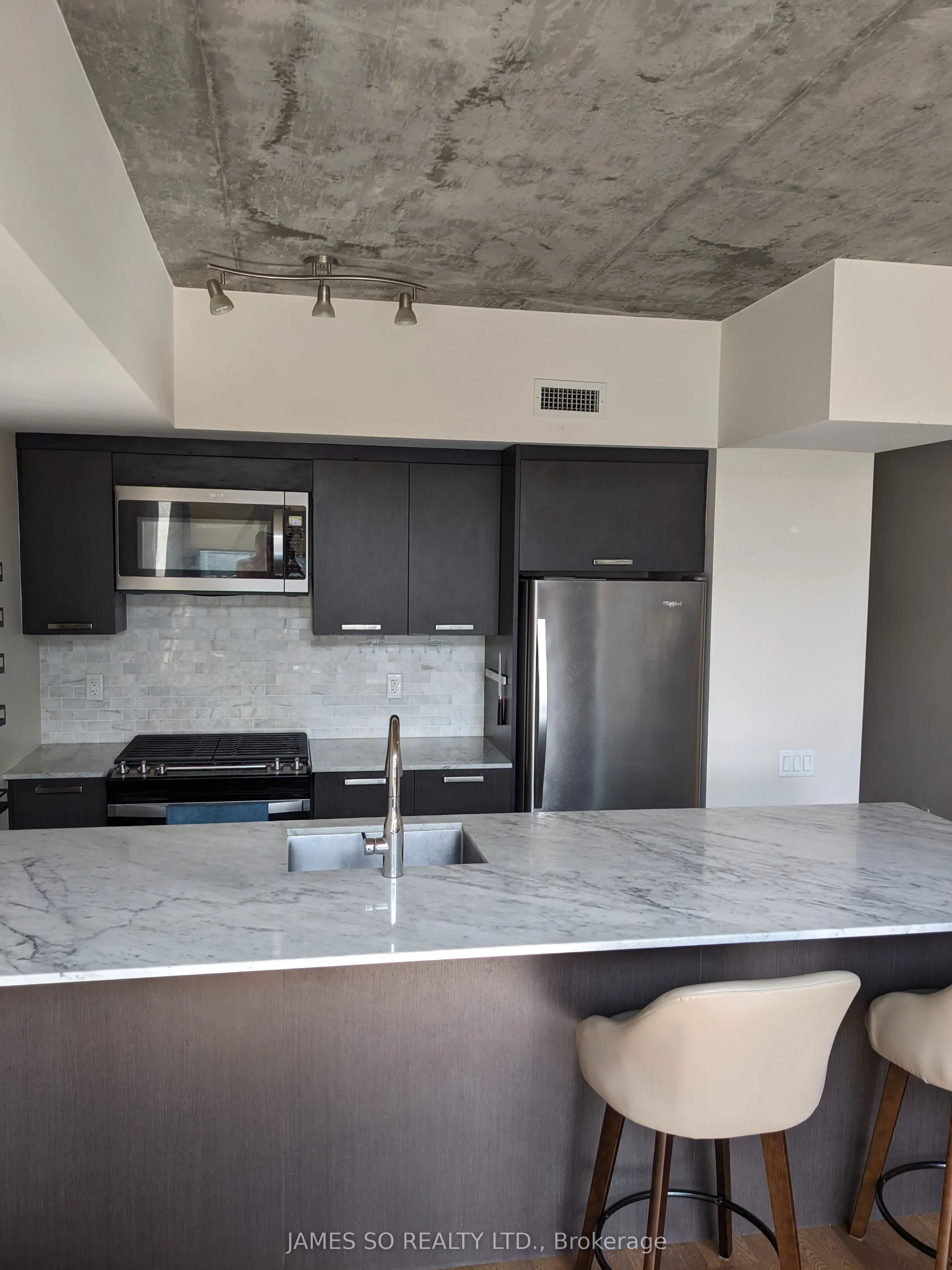 95 Bathurst Street, #723