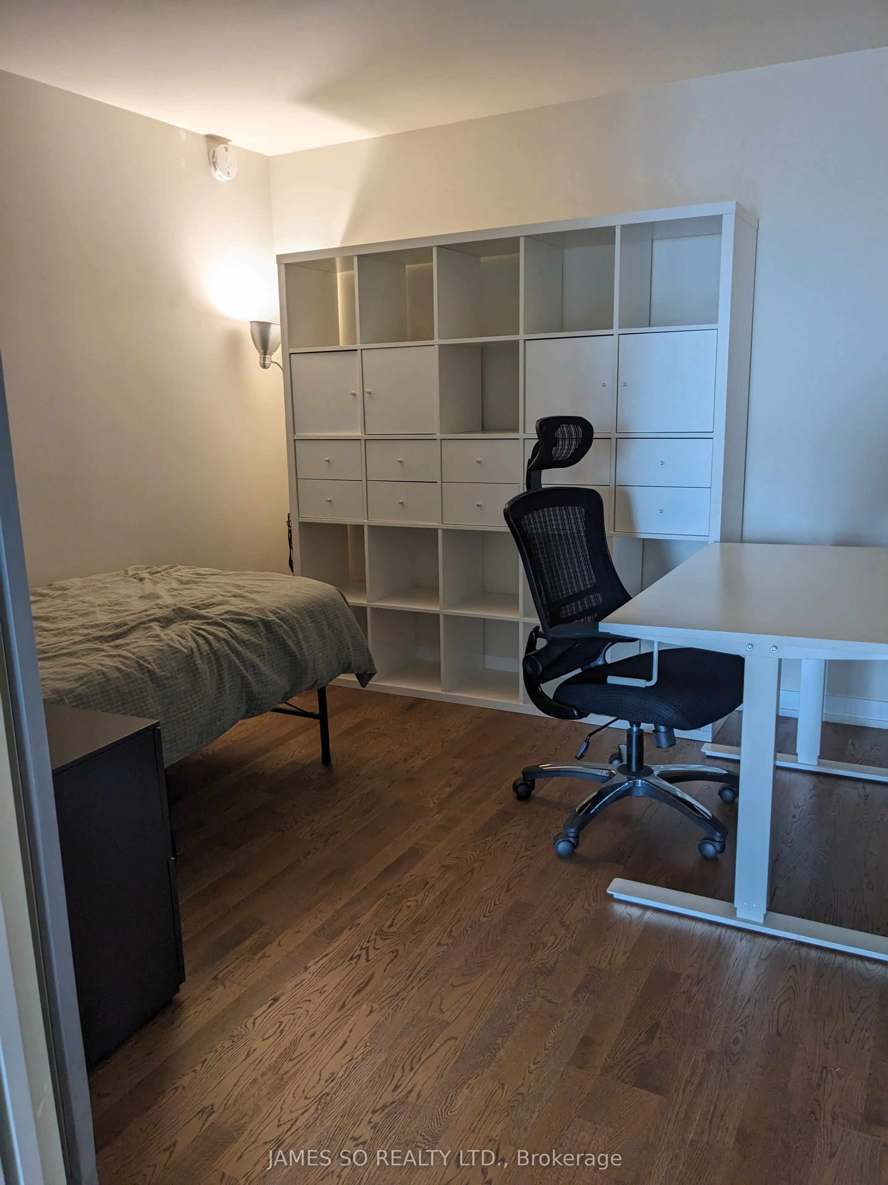 95 Bathurst Street, #723