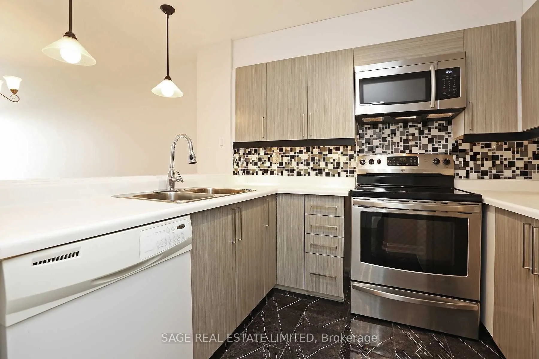 95 Prince Arthur Avenue, #813