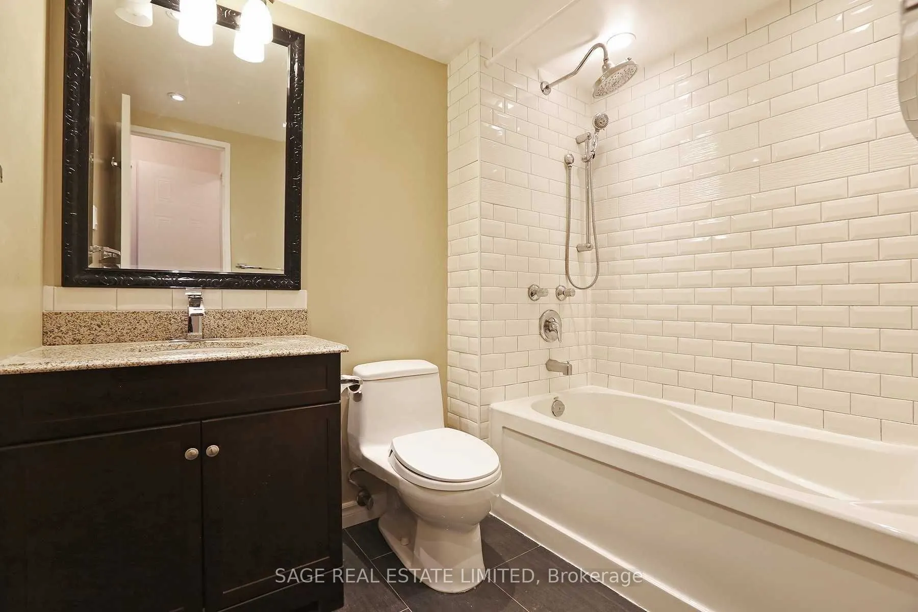95 Prince Arthur Avenue, #813