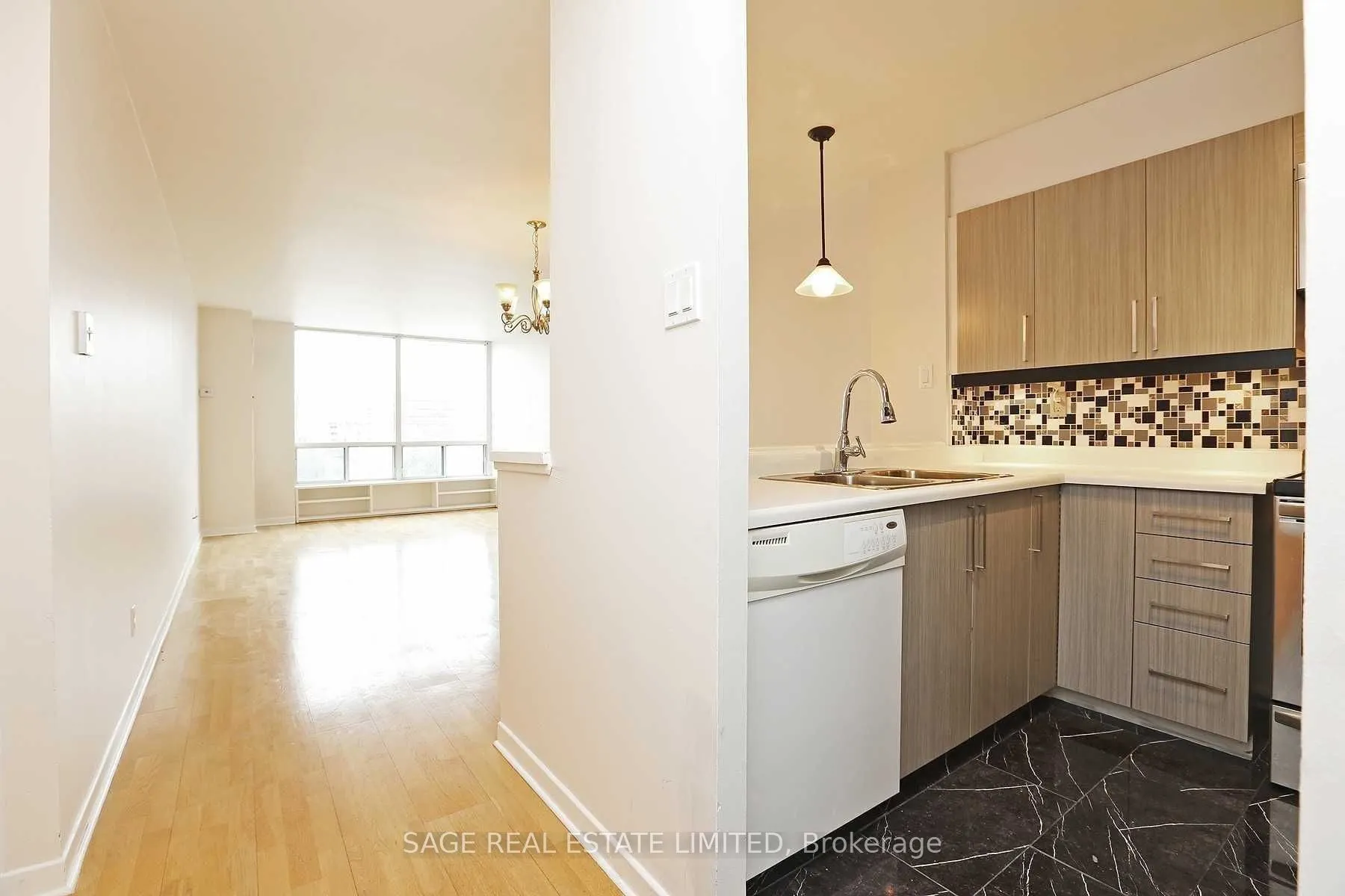 95 Prince Arthur Avenue, #813