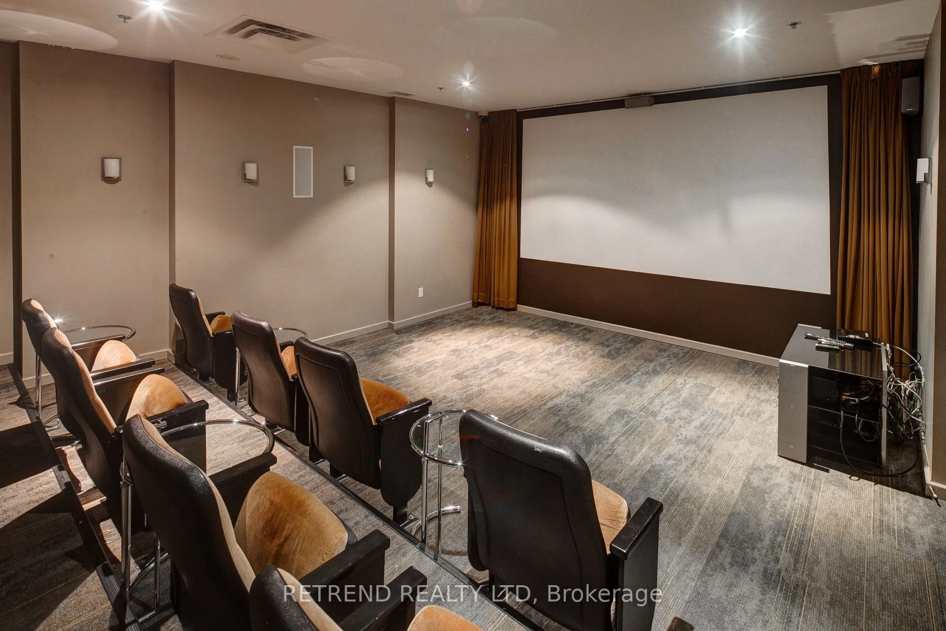 18 Spring Garden Avenue, #907