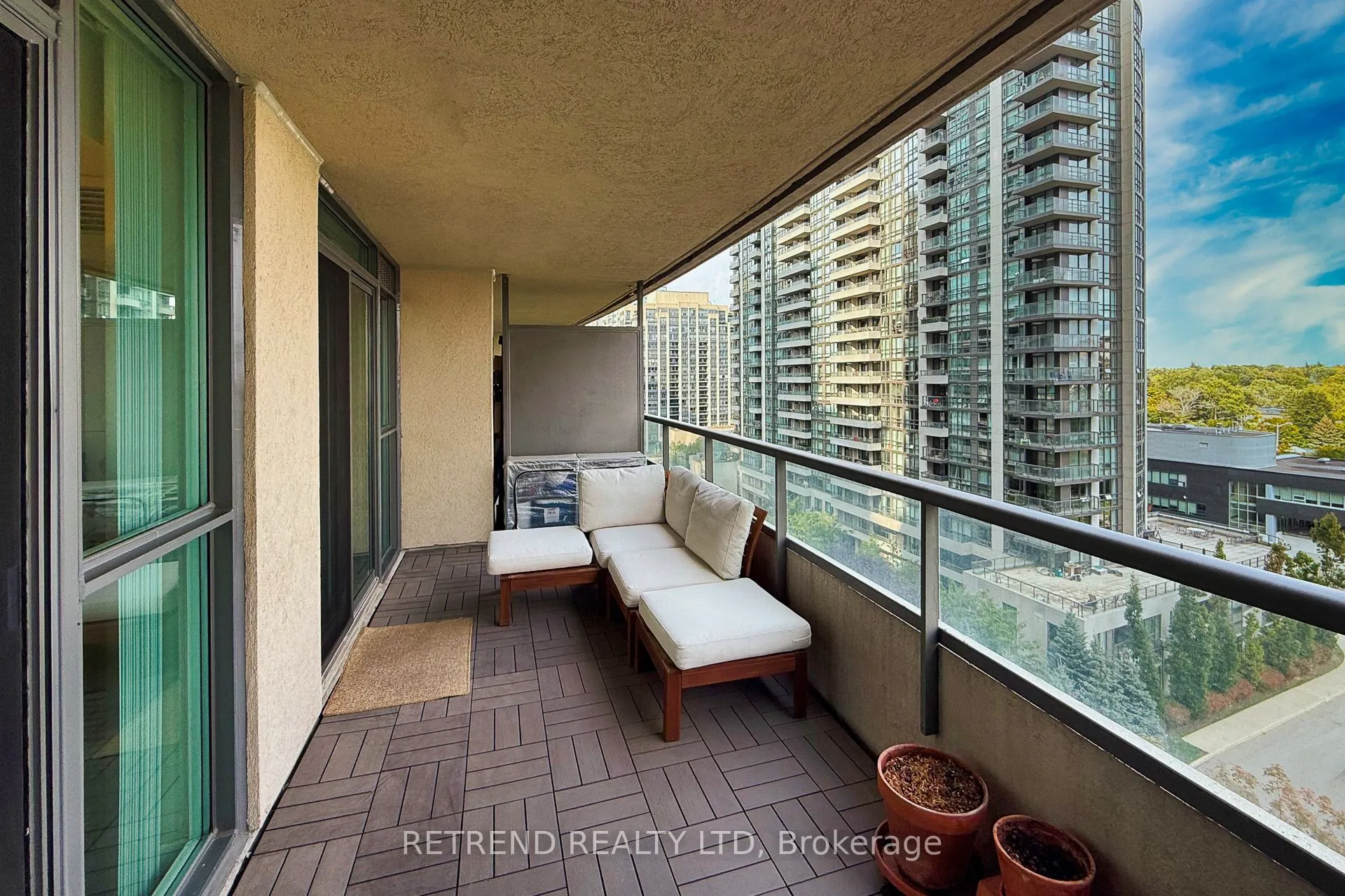 18 Spring Garden Avenue, #907