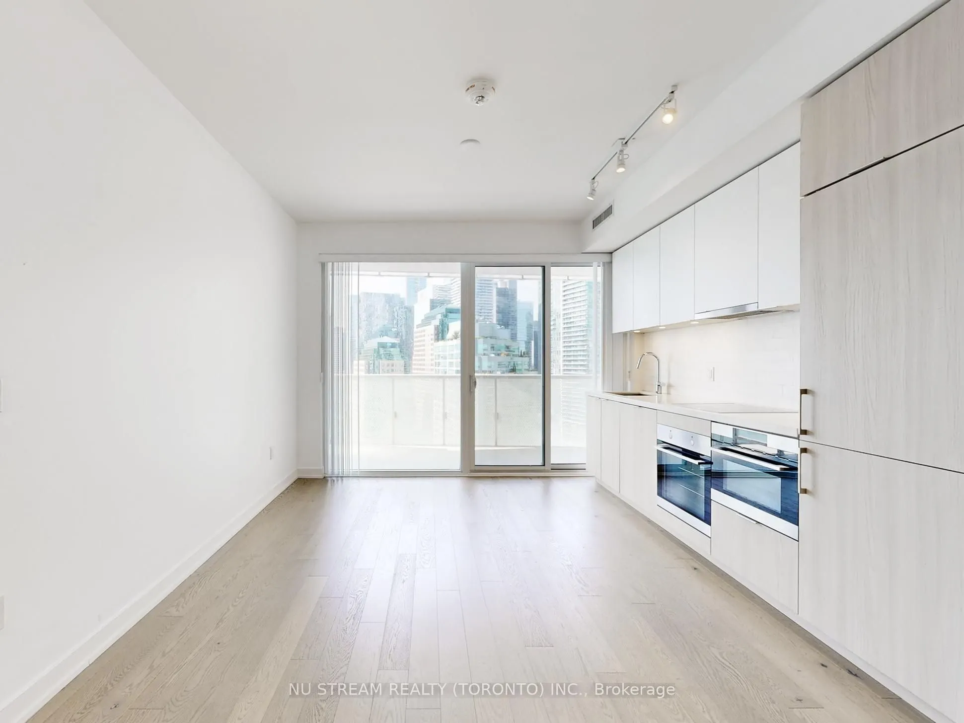 15 Queens Quay E, #2106
