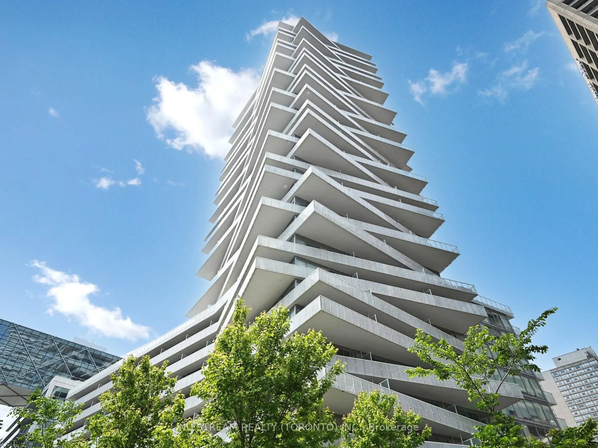 15 Queens Quay E, #2106