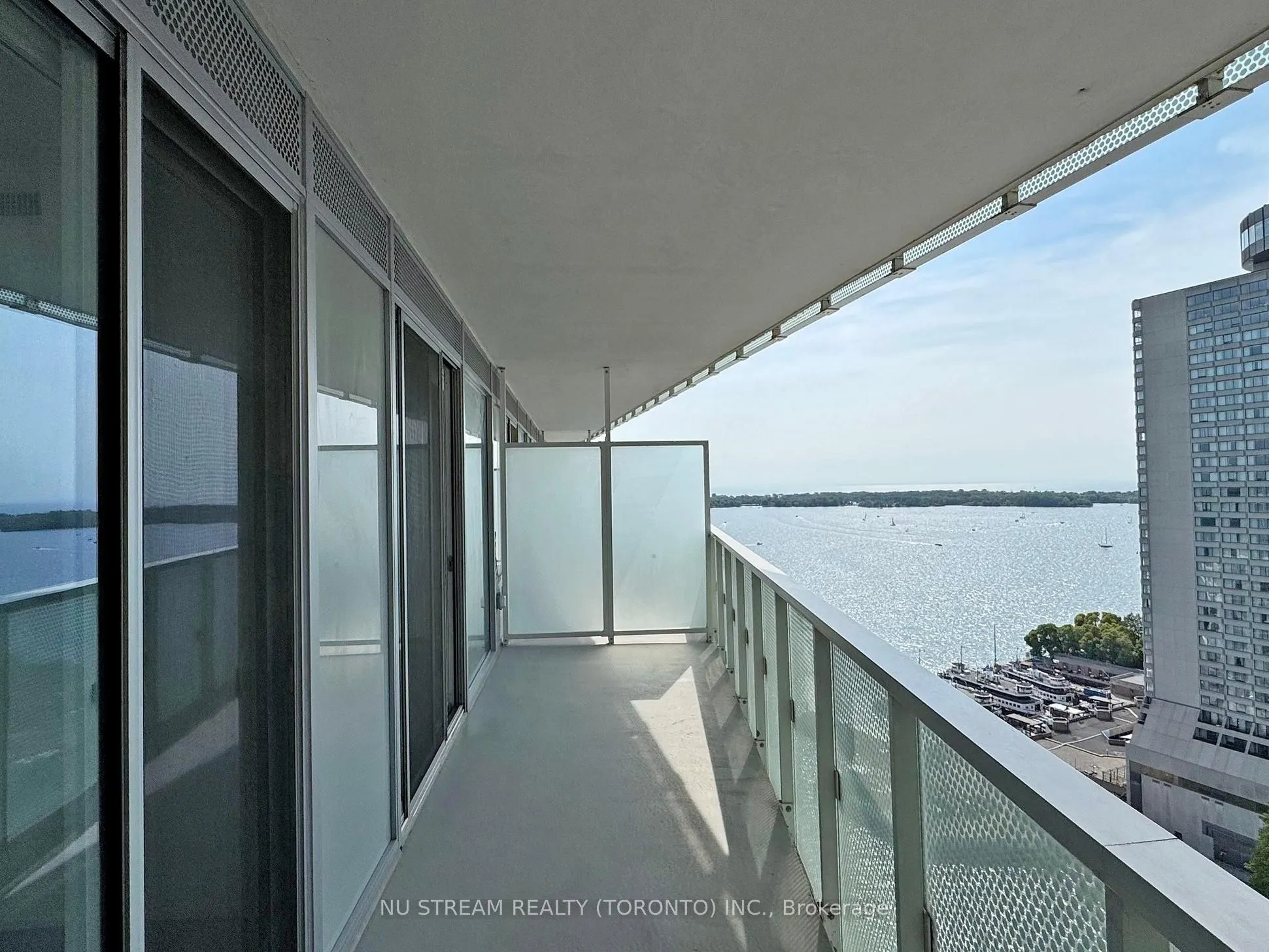15 Queens Quay E, #2106