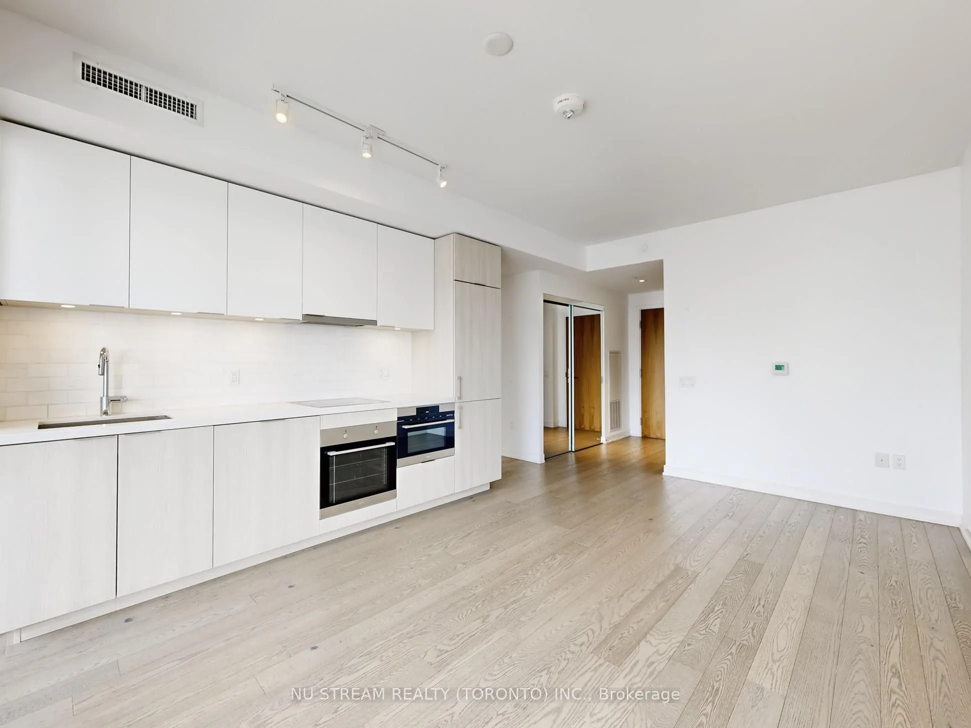 15 Queens Quay E, #2106