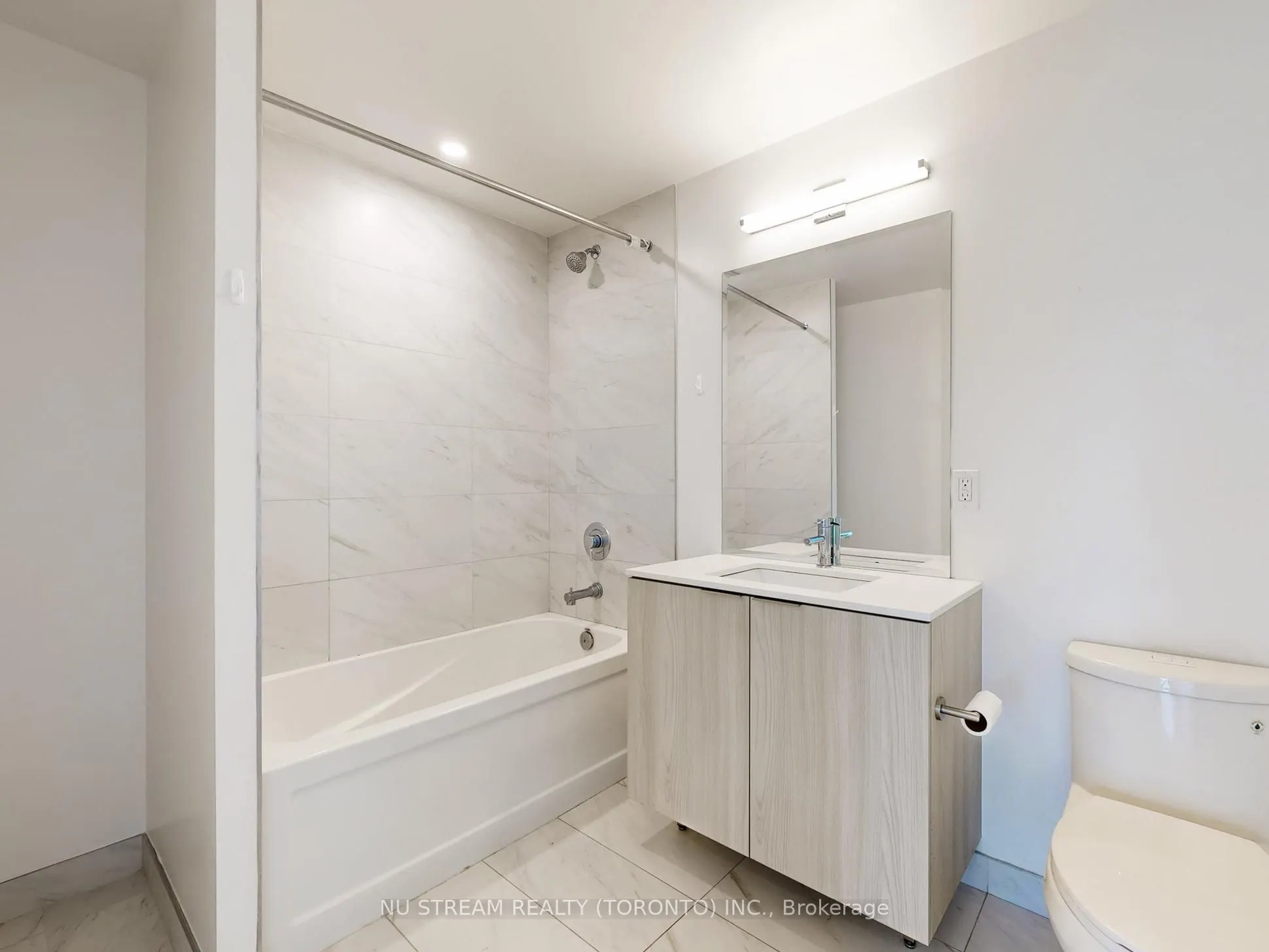 15 Queens Quay E, #2106