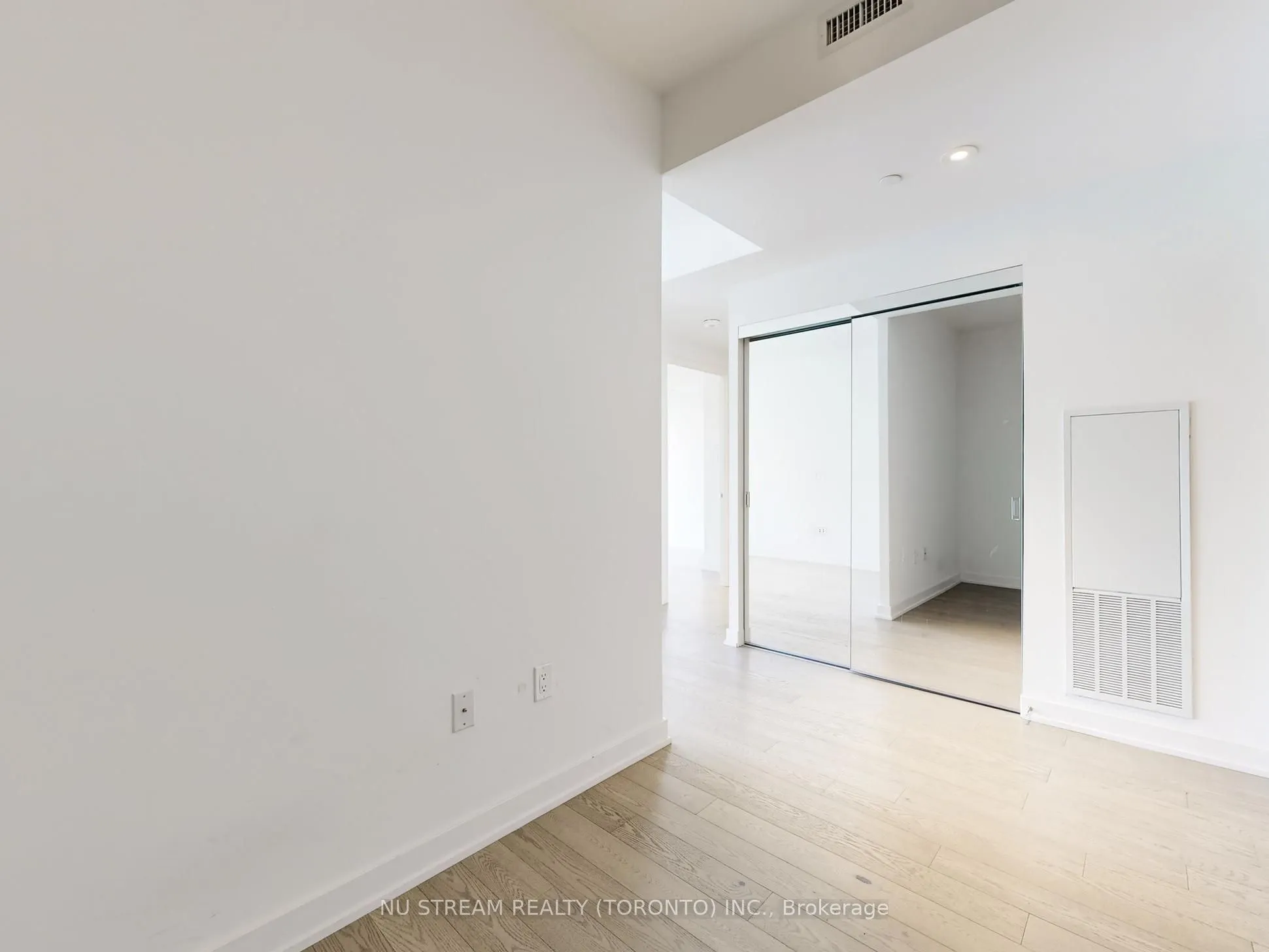 15 Queens Quay E, #2106