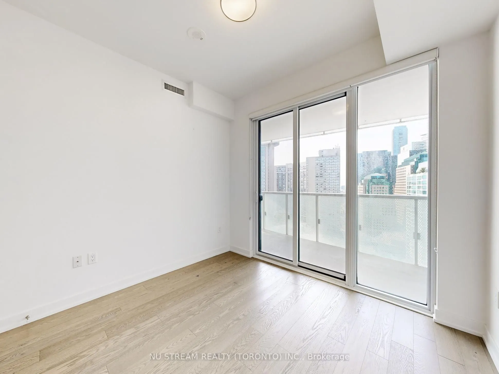 15 Queens Quay E, #2106
