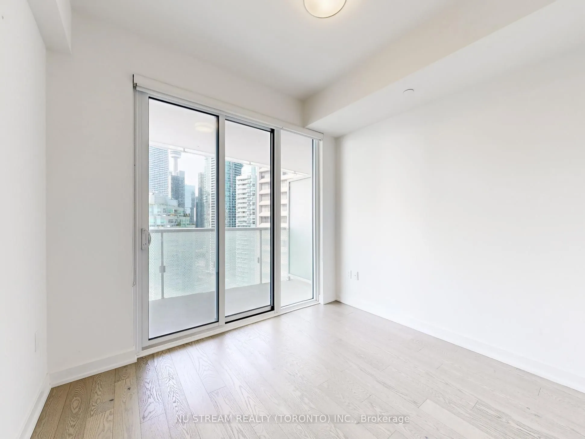 15 Queens Quay E, #2106