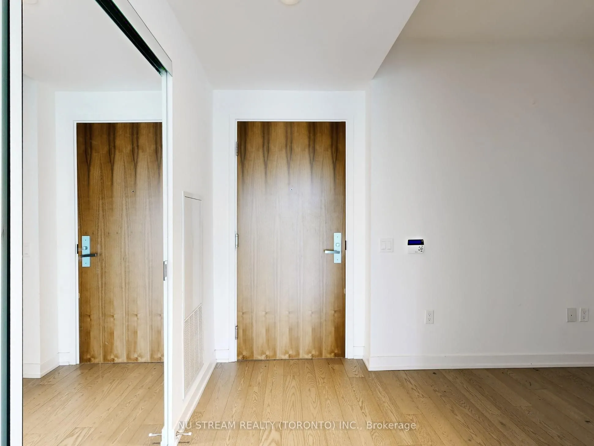 15 Queens Quay E, #2106