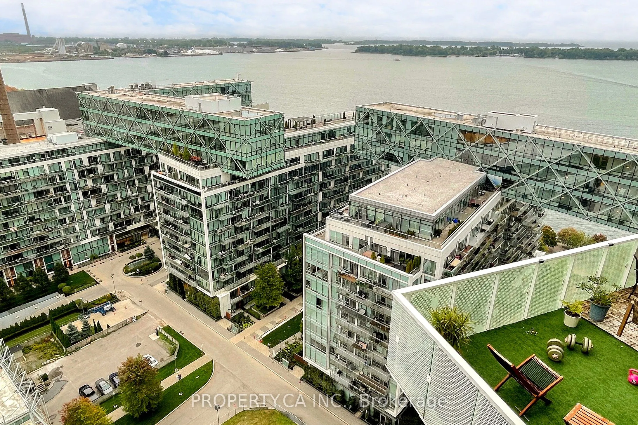 15 Queens Quay E, #2209