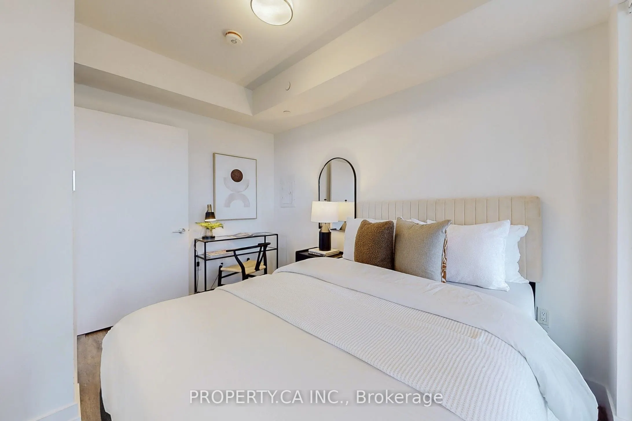 15 Queens Quay E, #2209