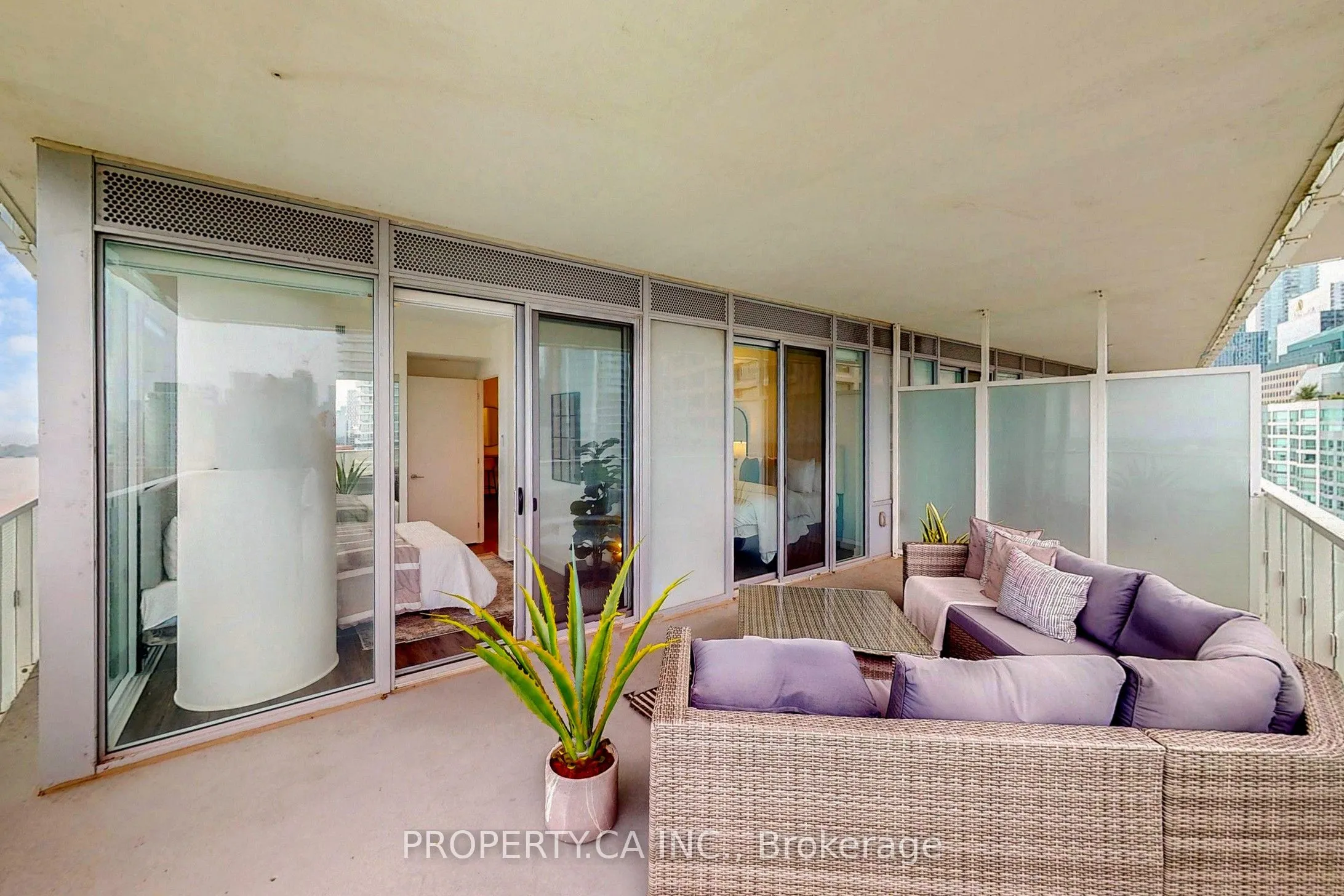 15 Queens Quay E, #2209