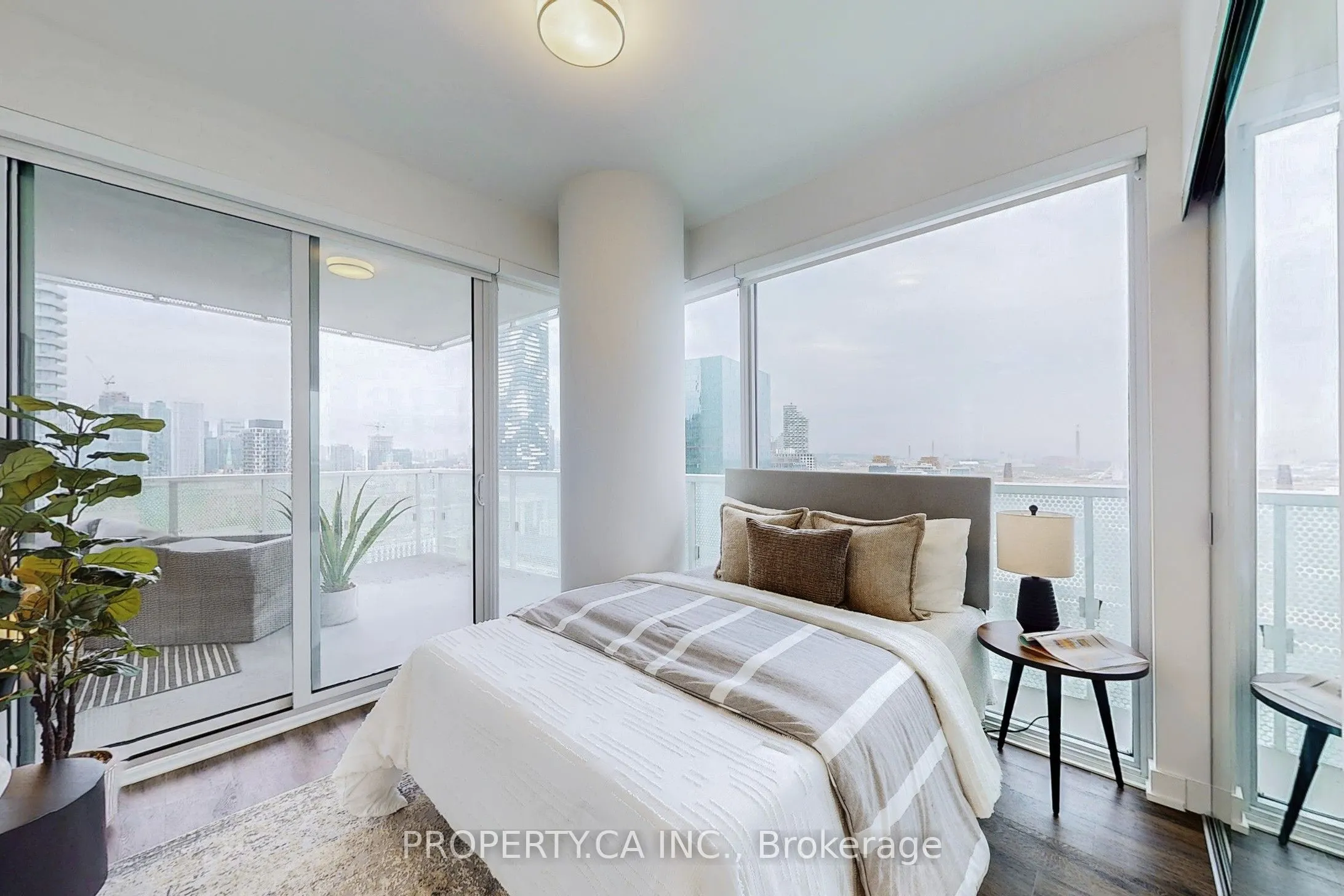 15 Queens Quay E, #2209