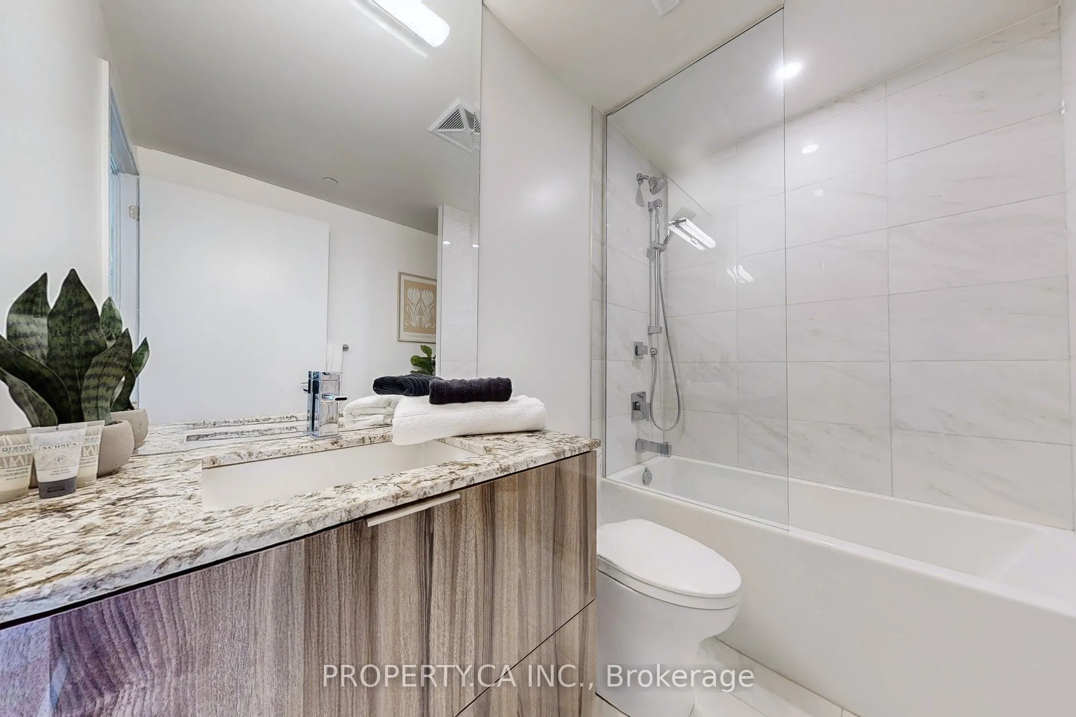 15 Queens Quay E, #2209