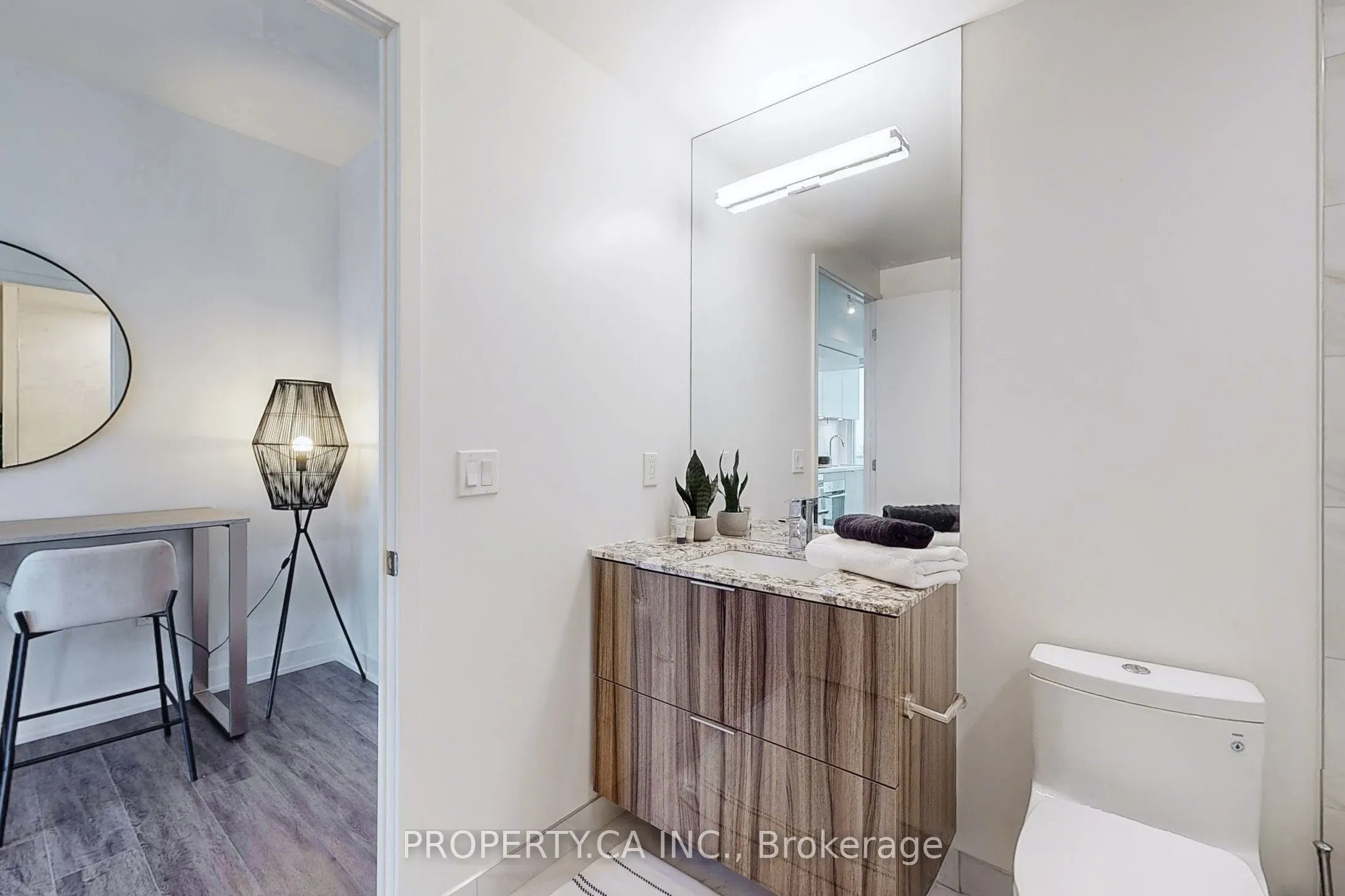 15 Queens Quay E, #2209