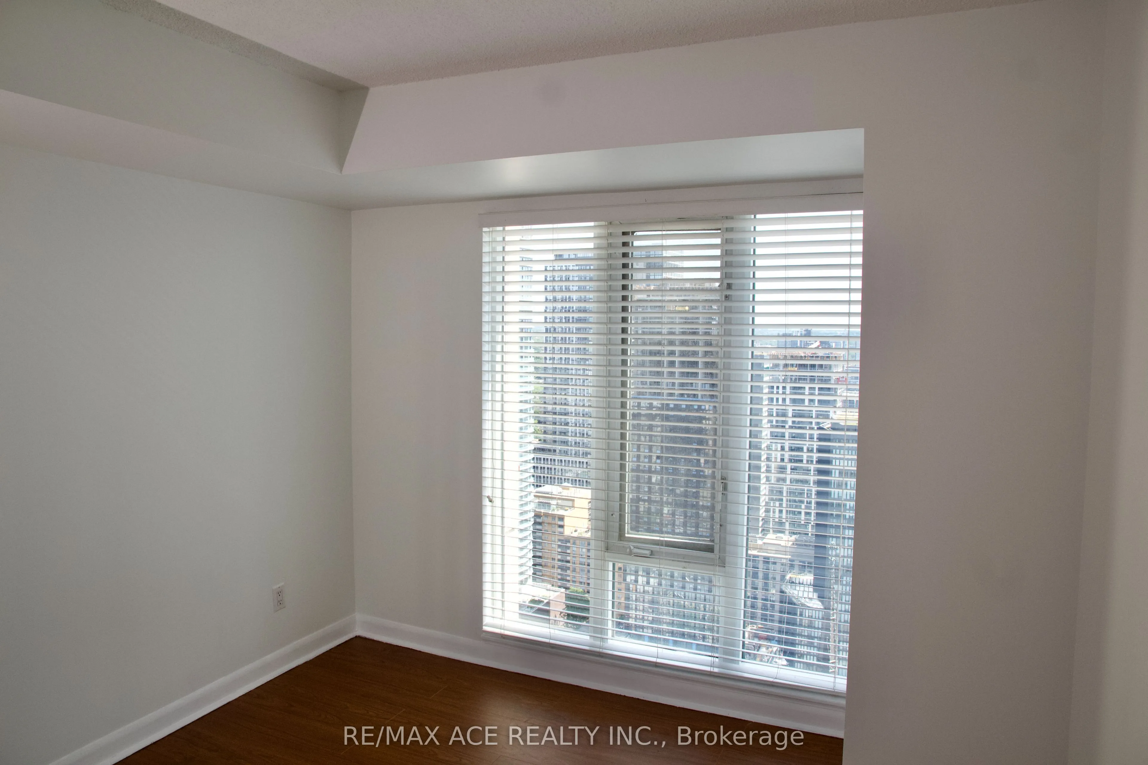 210 Victoria Street, #4004