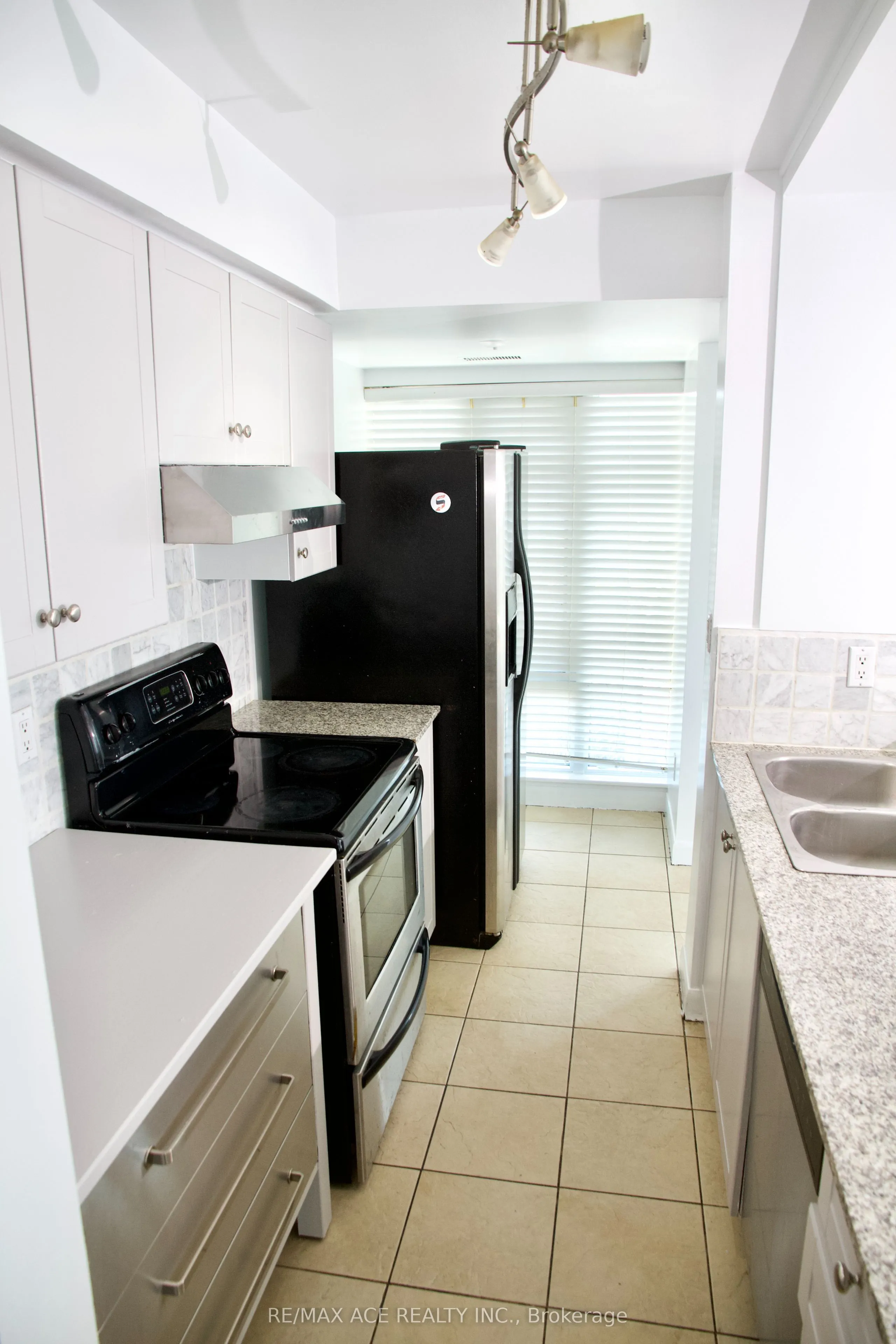 210 Victoria Street, #4004