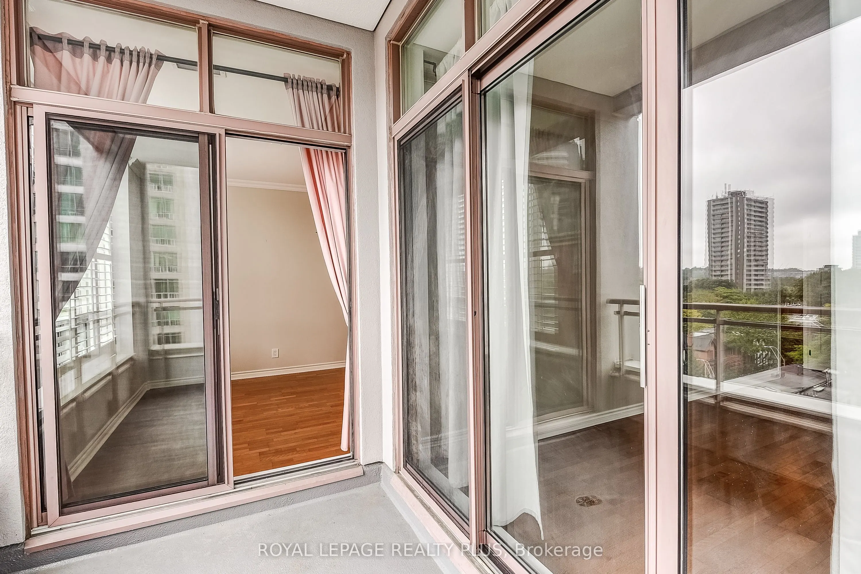 980 Yonge Street, #715