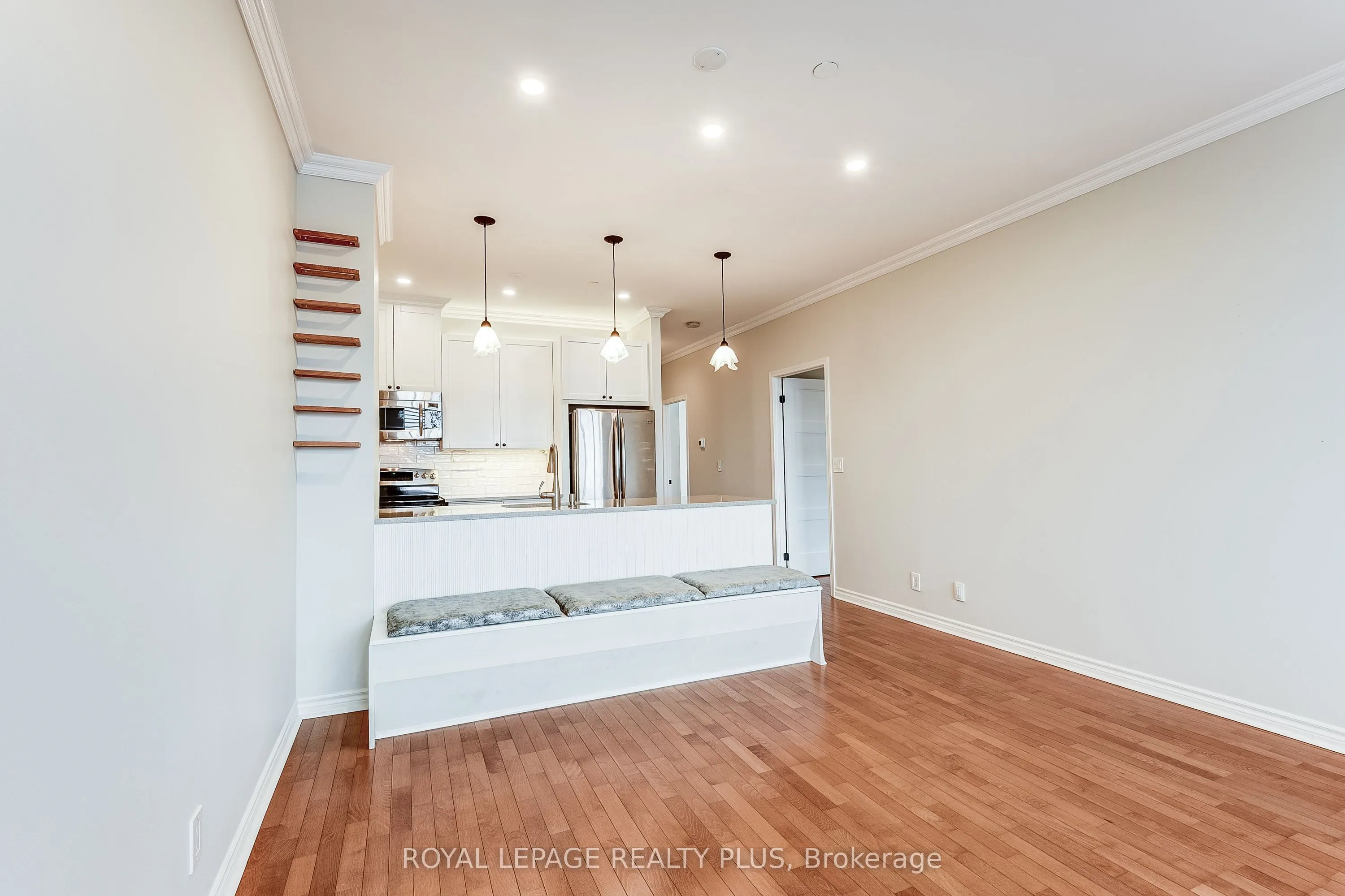 980 Yonge Street, #715