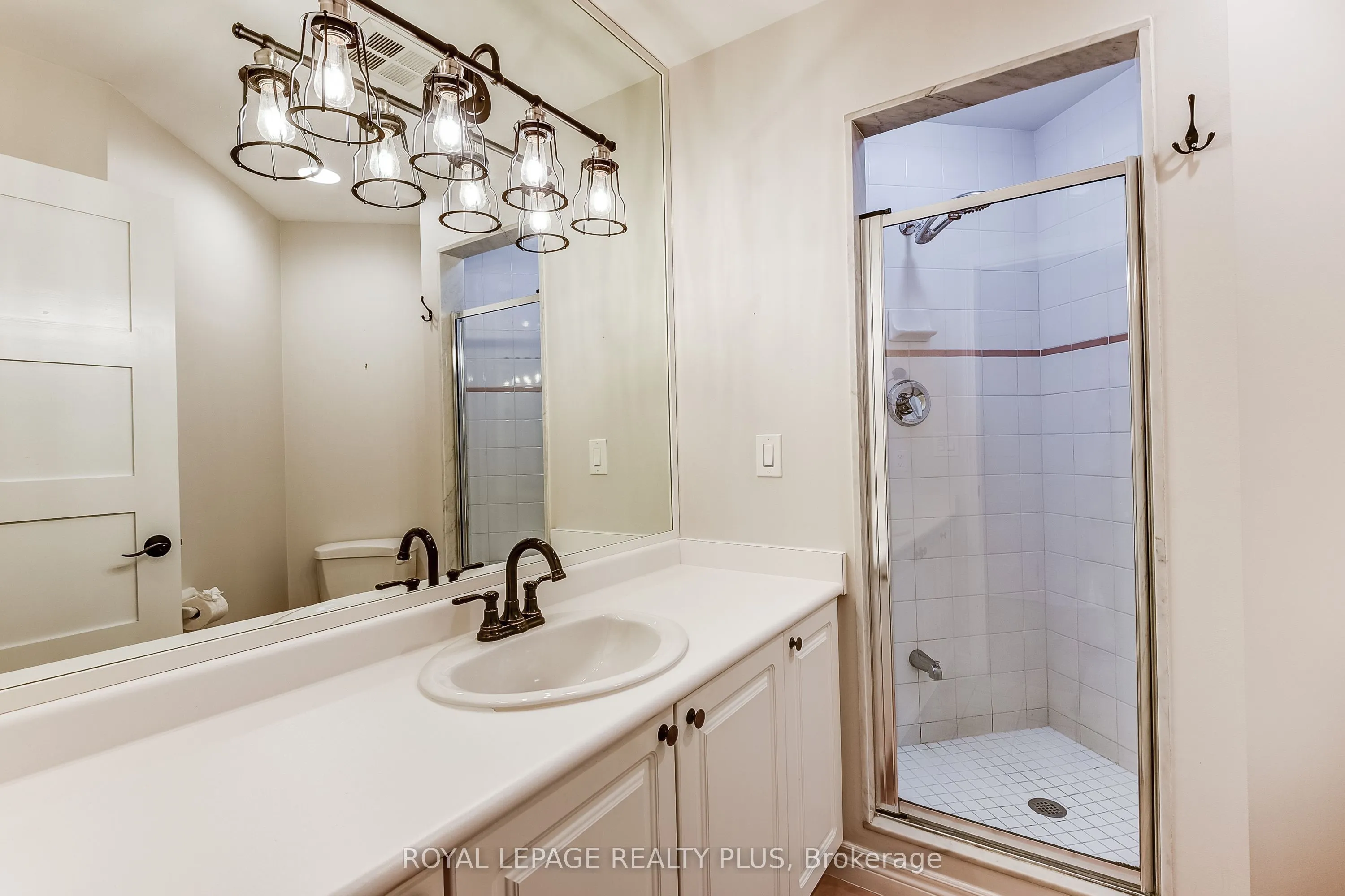 980 Yonge Street, #715