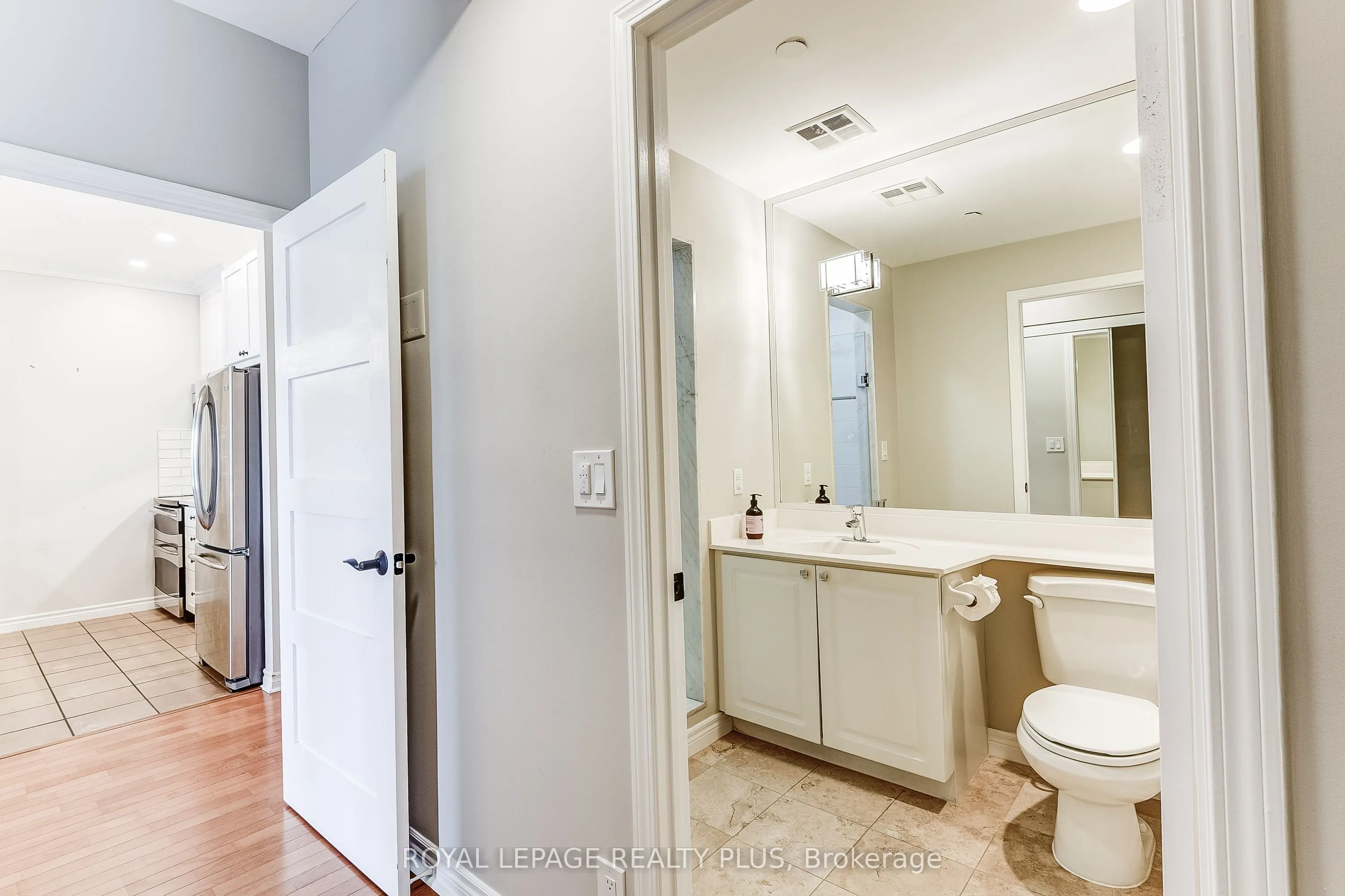 980 Yonge Street, #715