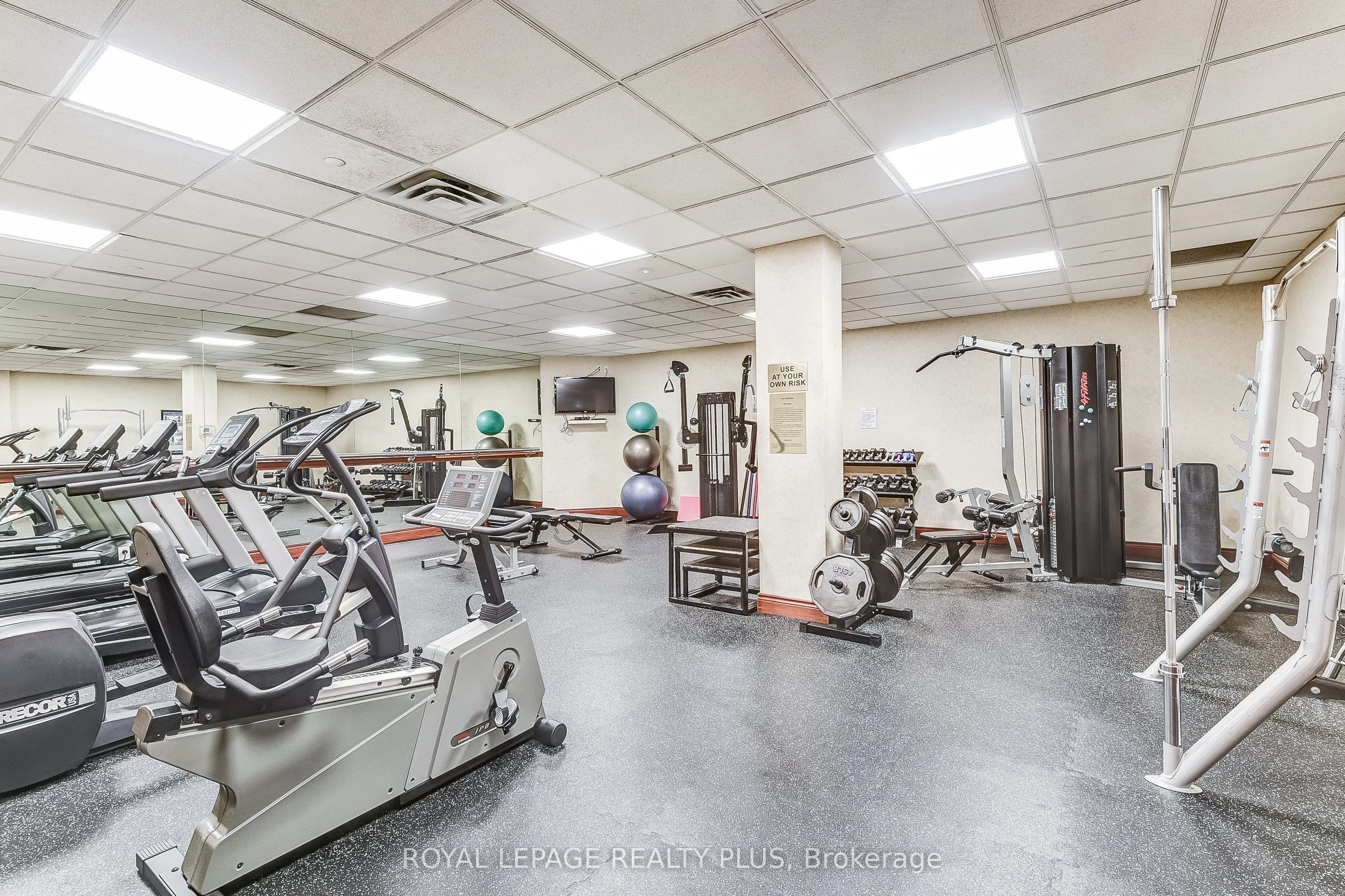 980 Yonge Street, #715
