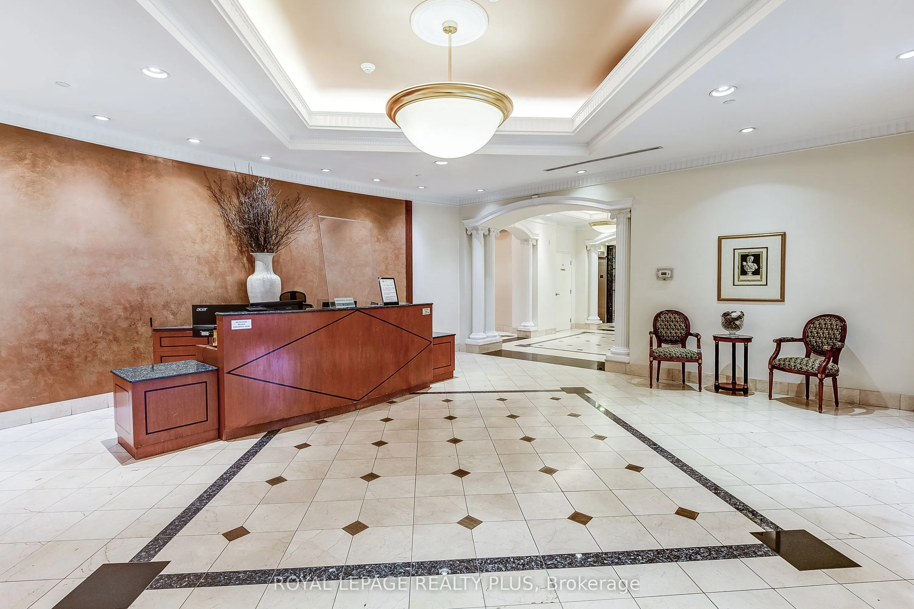 980 Yonge Street, #715