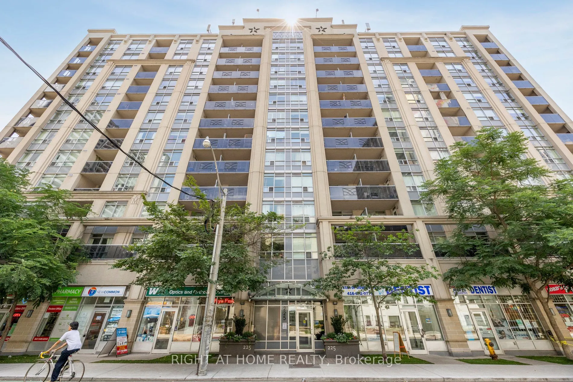 225 Wellesley Street E, #1203