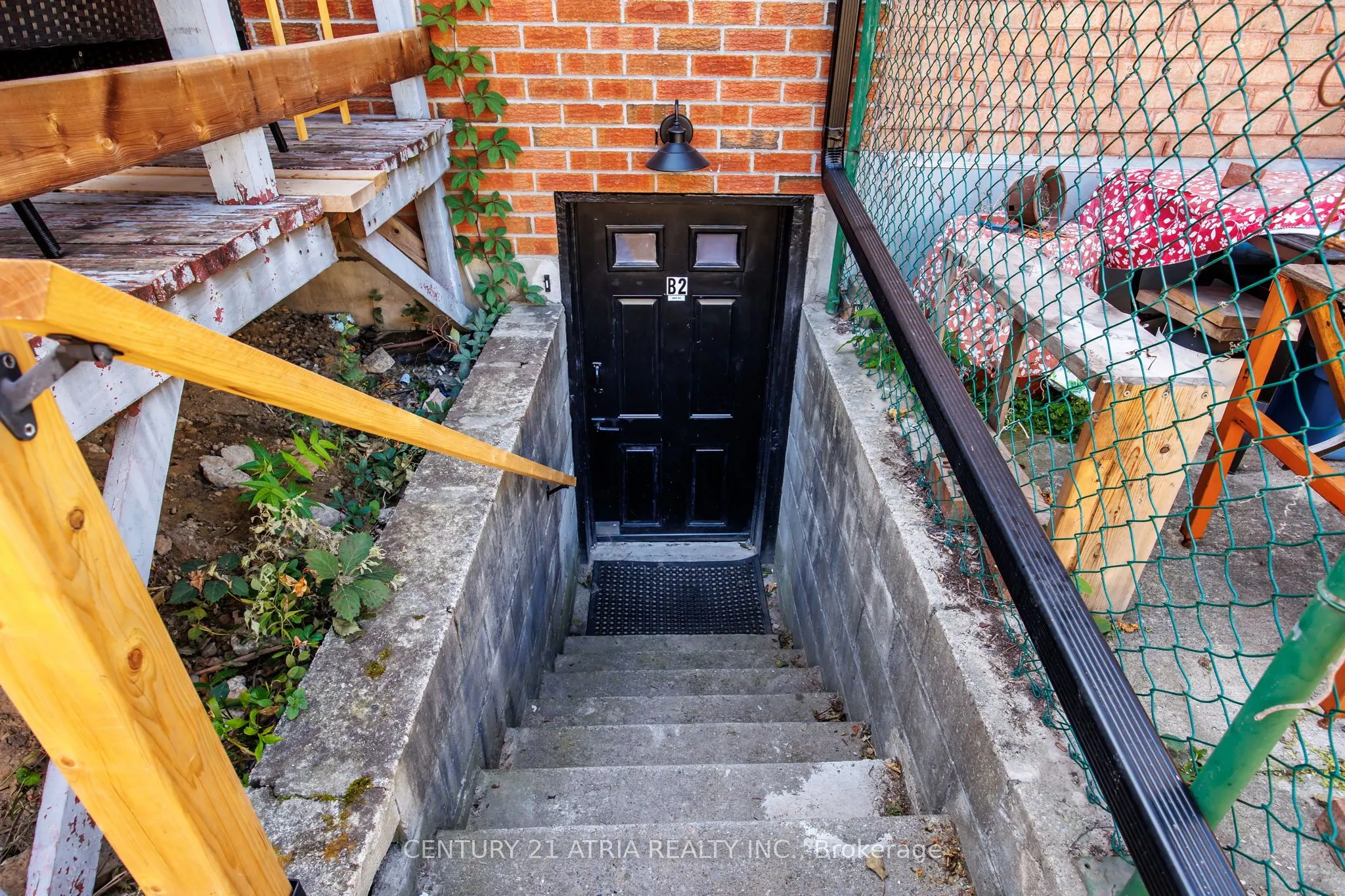 451 Lansdowne Avenue, #Basement Rear Unit