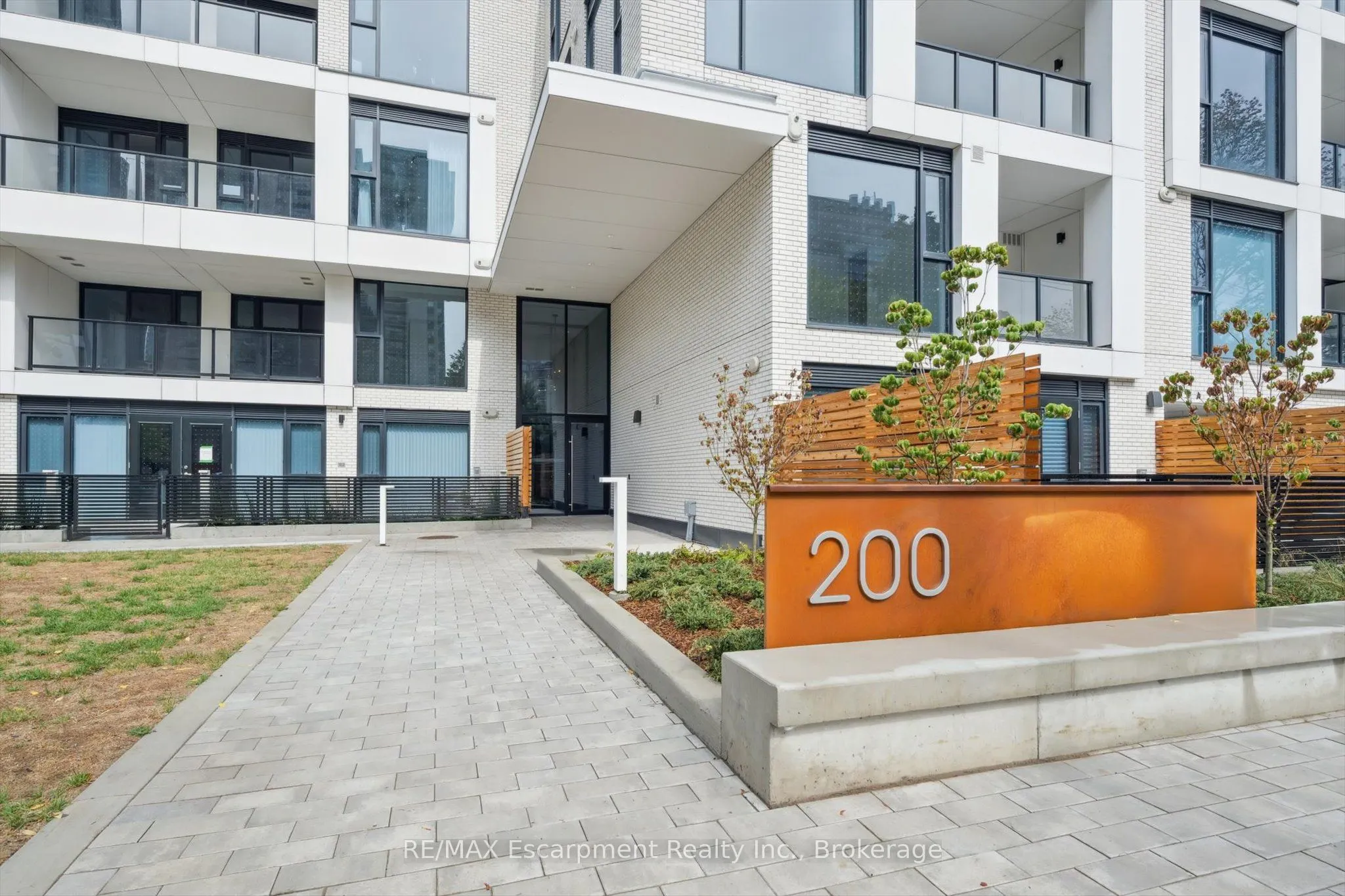 200 Keewatin Avenue, #201