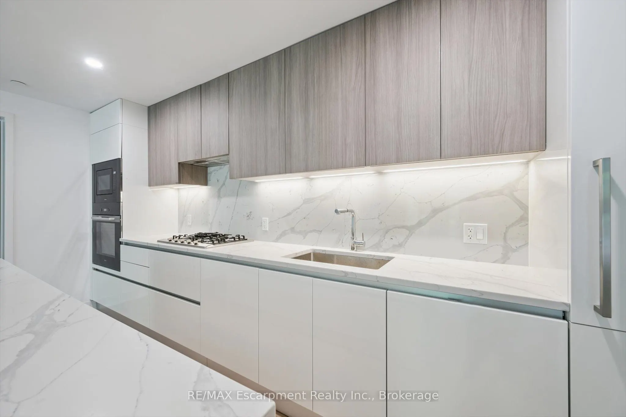 200 Keewatin Avenue, #201